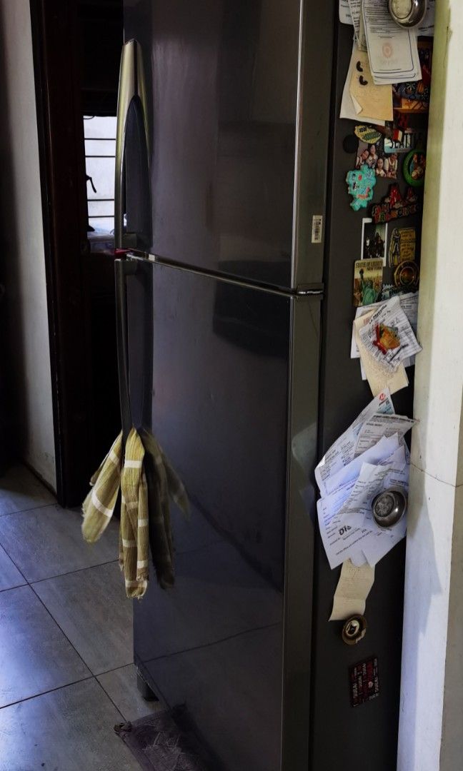 Bundle used appliances (Category: Refrigerators and Freezers) located in Quezon City. Submitted by McGyver23 (Listing ID 1420232594, Image 2). Description: Package/bundle used appliances. 16cu ft LG Refrigerator, 60x60 La Germania Gas Range /Oven Elba Range Hood. All working condition with wear and tear issues... Strictly for pick up only. Cash payment upon pickup..