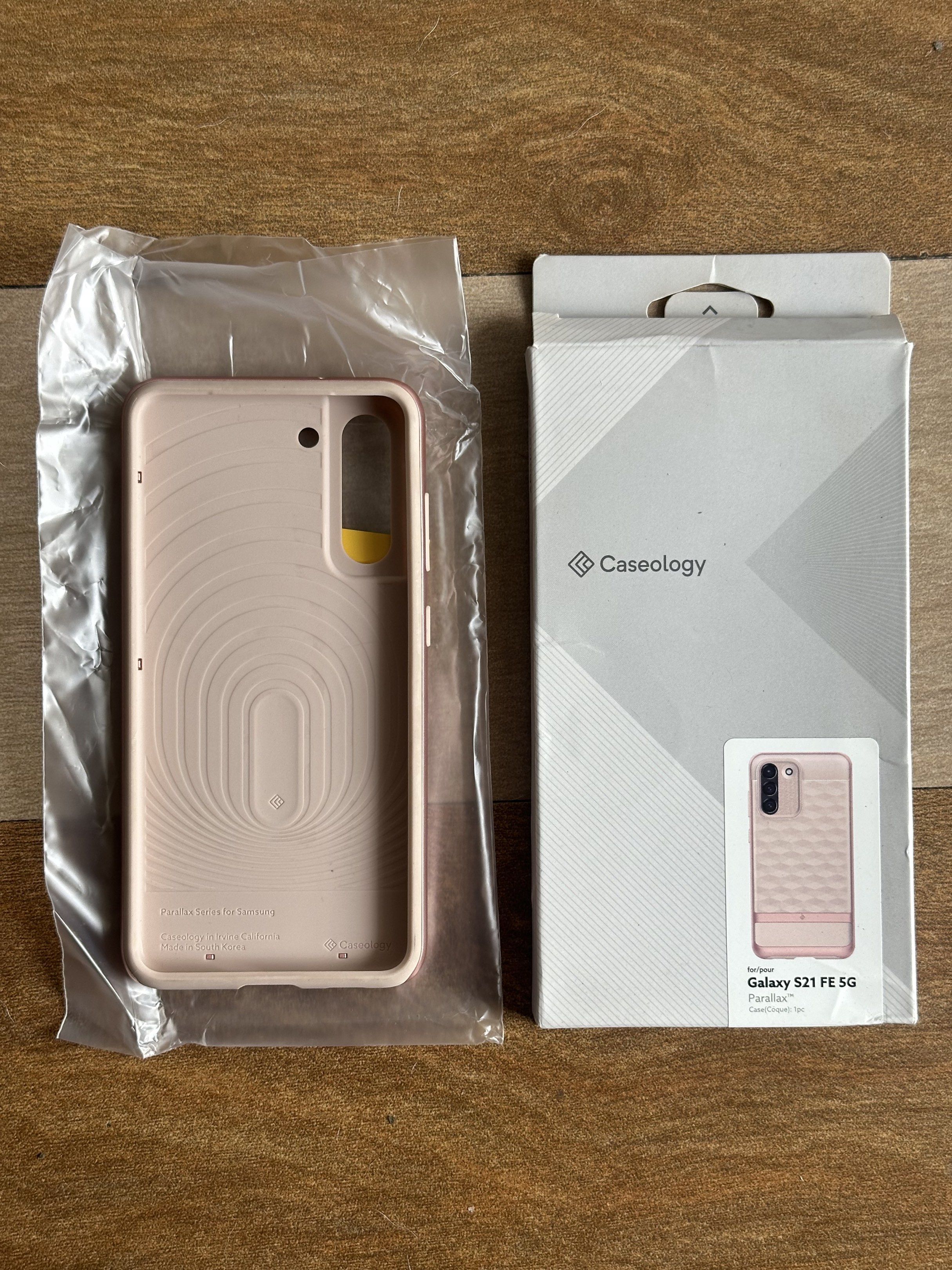 Caseology - Parallax Case (Pink) for S21 FE 5G (Category: Cases & Sleeves) located in Manila. Submitted by fuzzyeyebrows (Listing ID 1420246972, Image 2). Description: Barely used. Has been in the storage for years. Still in pristine condition..