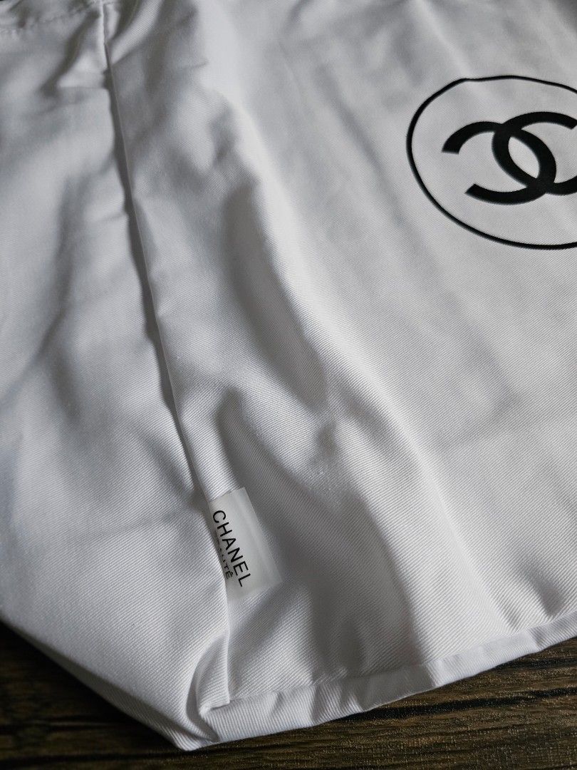 Chanel Tote Bag White (Category: Luxury Bags & Wallets) located in Binan City. Submitted by mommysellsph (Listing ID 1420333388, Image 3). Description: Given as a freebie for bulk purchase of makeup and accessories.