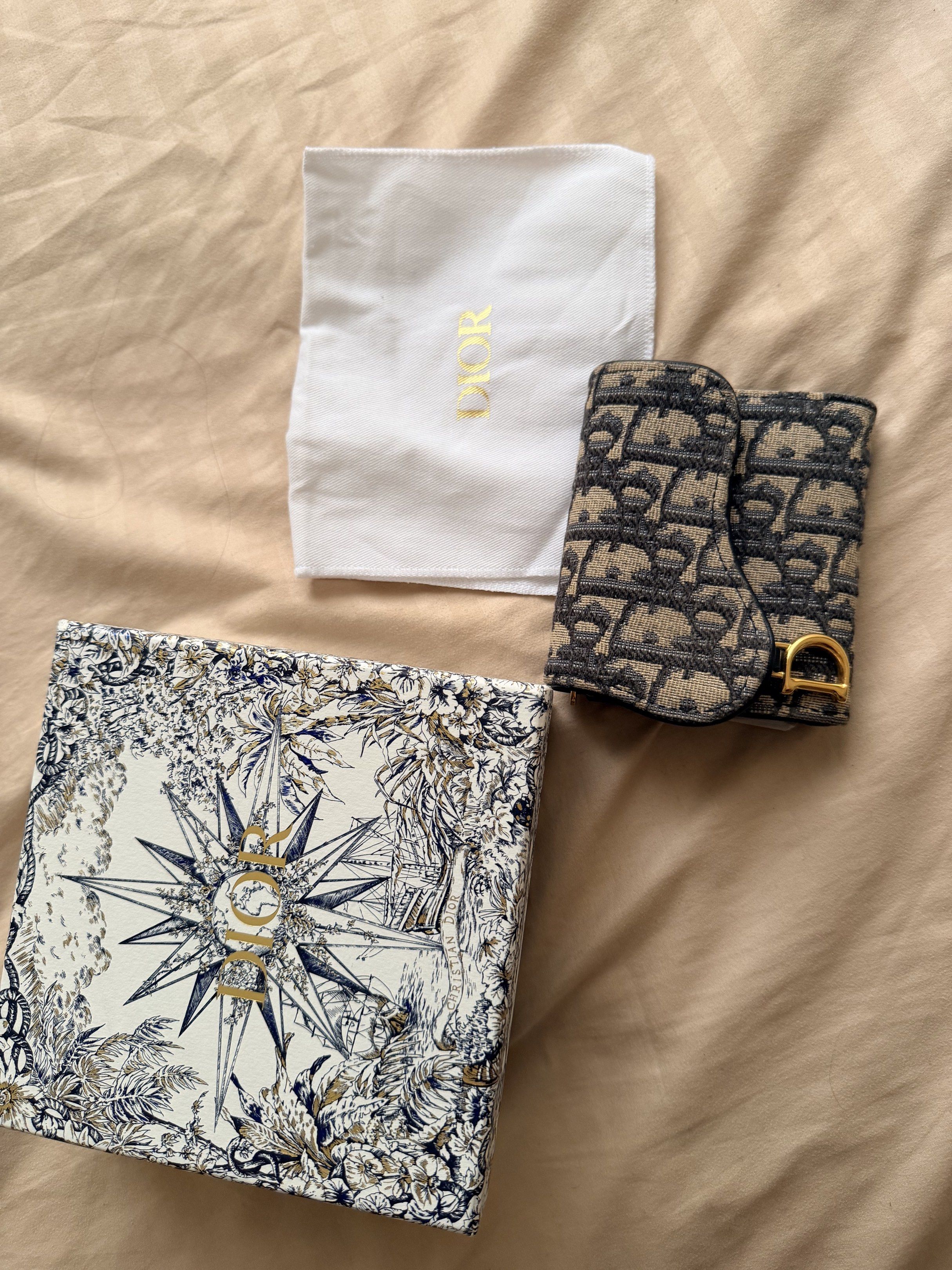 Dior Saddle Wallet (Category: Luxury Bags & Wallets) located in Taguig. Submitted by michelledc2 (Listing ID 1420214961, Image 1). Description: Negotiable.
