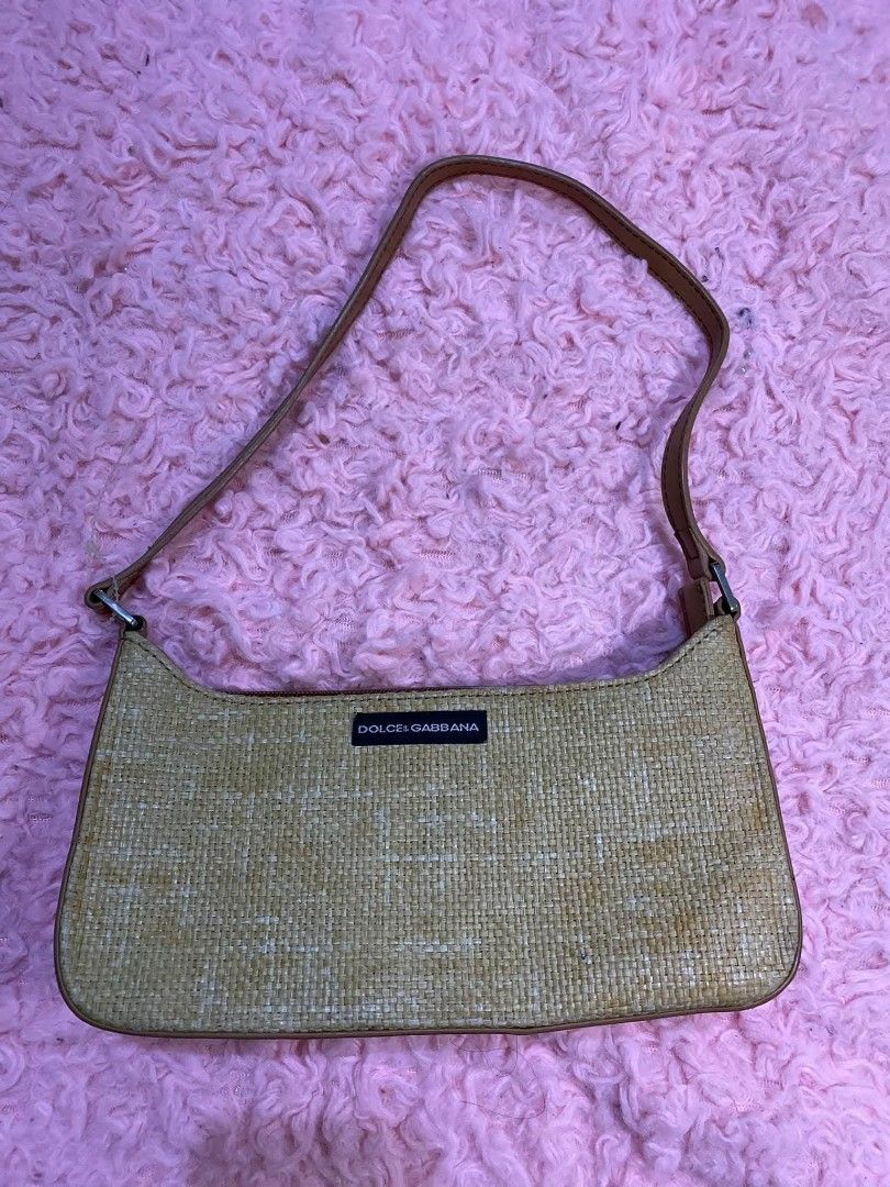 DOLCE & GABBANA Woven Straw Bag (Category: Luxury Bags & Wallets) located in Sariaya. Submitted by aironfinds (Listing ID 1420331505, Image 1). Description: DOLCE & GABBANA Woven Straw Bag Excellent condition Authentic No major flaw DM ME📥.