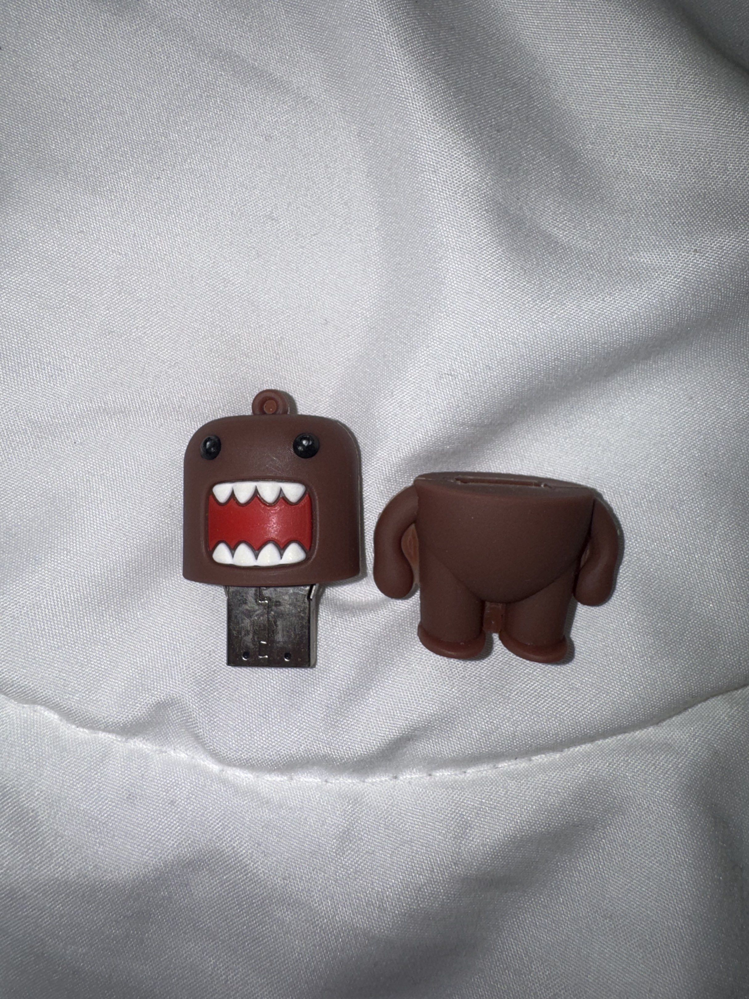 Domo-Kun Character USB 68GB (Category: Memory & SD Cards) located in Quezon City. Submitted by lizellescloset (Listing ID 1420335085, Image 2). Description: Details: ✅ Storage 68gb ✅ Compatible with Macbook Air (in photos) ✅ 1.5-2 inches Size of USB can be seen in photos ✅ Comes with a free case ✅ Photos not edited. True color can be seen in raw photos. RFS: Decluttering .