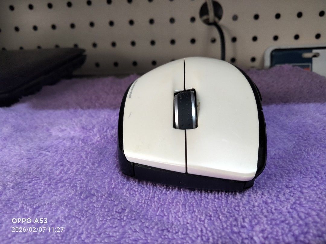 ELECOM Laser Sensor Mouse M-S116L (as-is) untested (Category: Mouse & Mousepads) located in Carmona. Submitted by rpute (Listing ID 1420183616, Image 2). Description: - ELECOM M-S116L Laser Mouse - Color: White and Black - Includes USB receiver - Requires 1 x Battery (not included) - Features: - Scroll Wheel - Side Buttons - On/Off Switch.