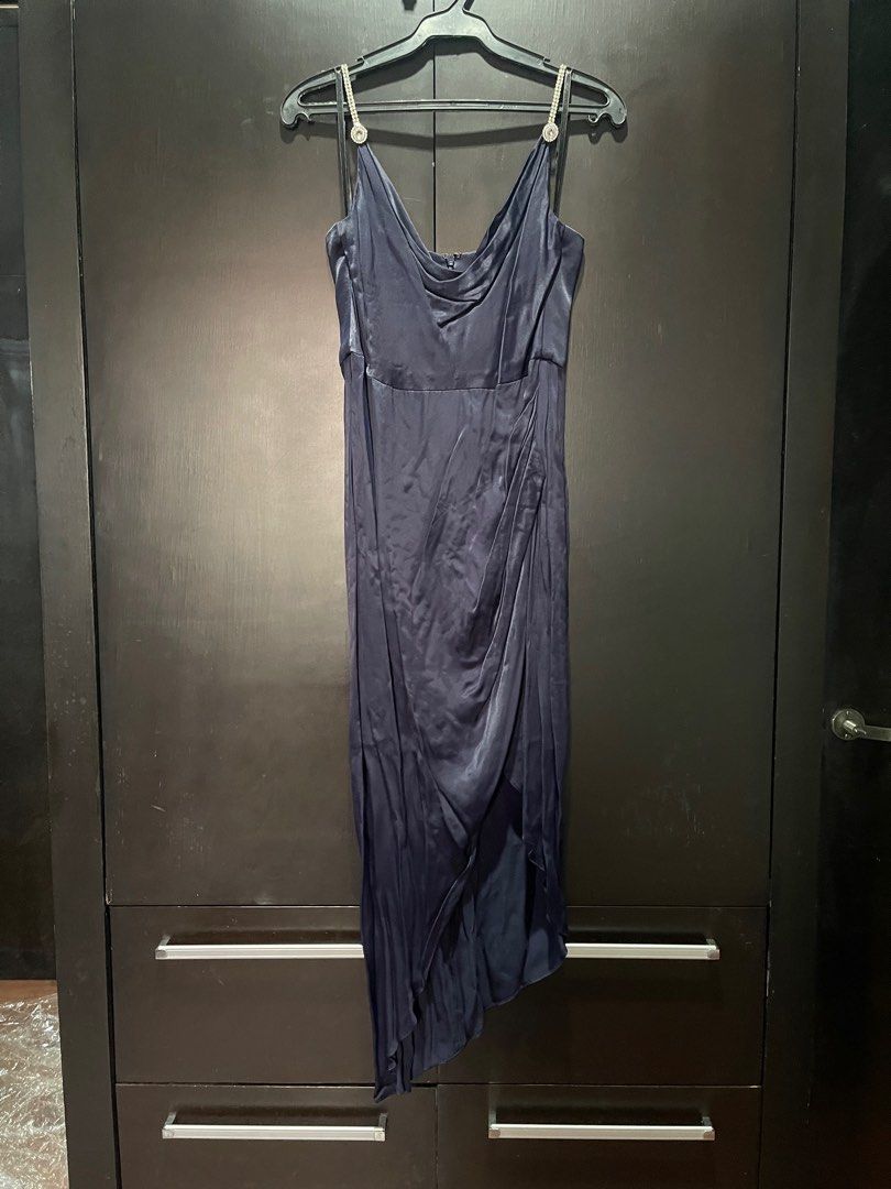 Ever New Navy Blue Maxi Dress (Category: Evening dresses & gowns) located in Manila. Submitted by andreavilla (Listing ID 1420330218, Image 2). Description: - Ever New navy blue silk dress with slit - US Size 6, fits size M - Worn once to a wedding Can send more photos thru dm 💌 Strictly no returns, no refunds so pls clarify all questions before payment! 🏷️ long evening gown js prom ball wedding formal dress black tie medium large special occas