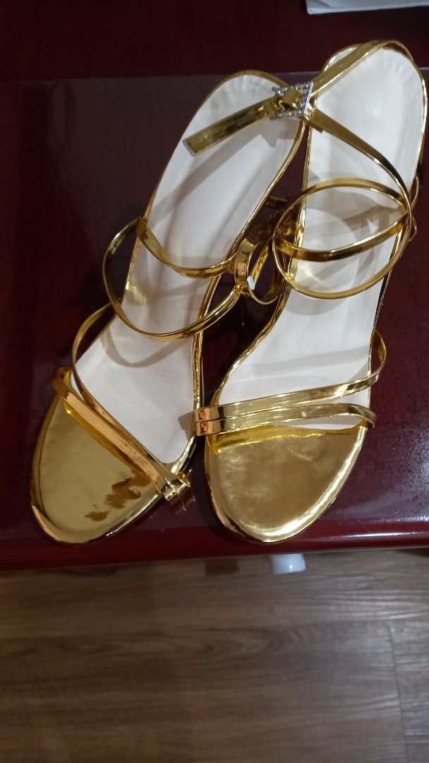 Giuseppe Zanotti Gold Strappy Sandals (Category: Flats & Sandals) located in Manila. Submitted by miss66449 (Listing ID 1420177037, Image 1). Description: - Giuseppe Zanotti sandals - Metallic gold finish - White insole - Delicate strap design - Mid-height heel - Beige sole - Ideal for special events rfs: tried it too high for me, almost 4inches..