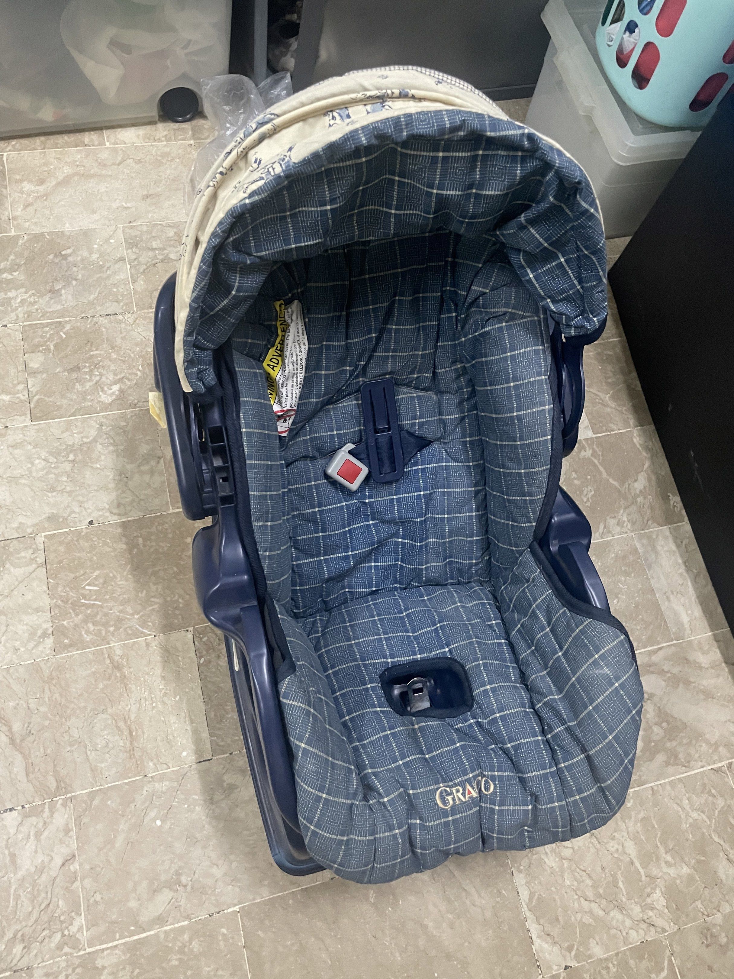 Graco Baby Carrier (Category: Car Seats) located in Quezon City. Submitted by drake0302 (Listing ID 1420282776, Image 1). Description: For sale: original graco baby carrier. Good condition , authentic.