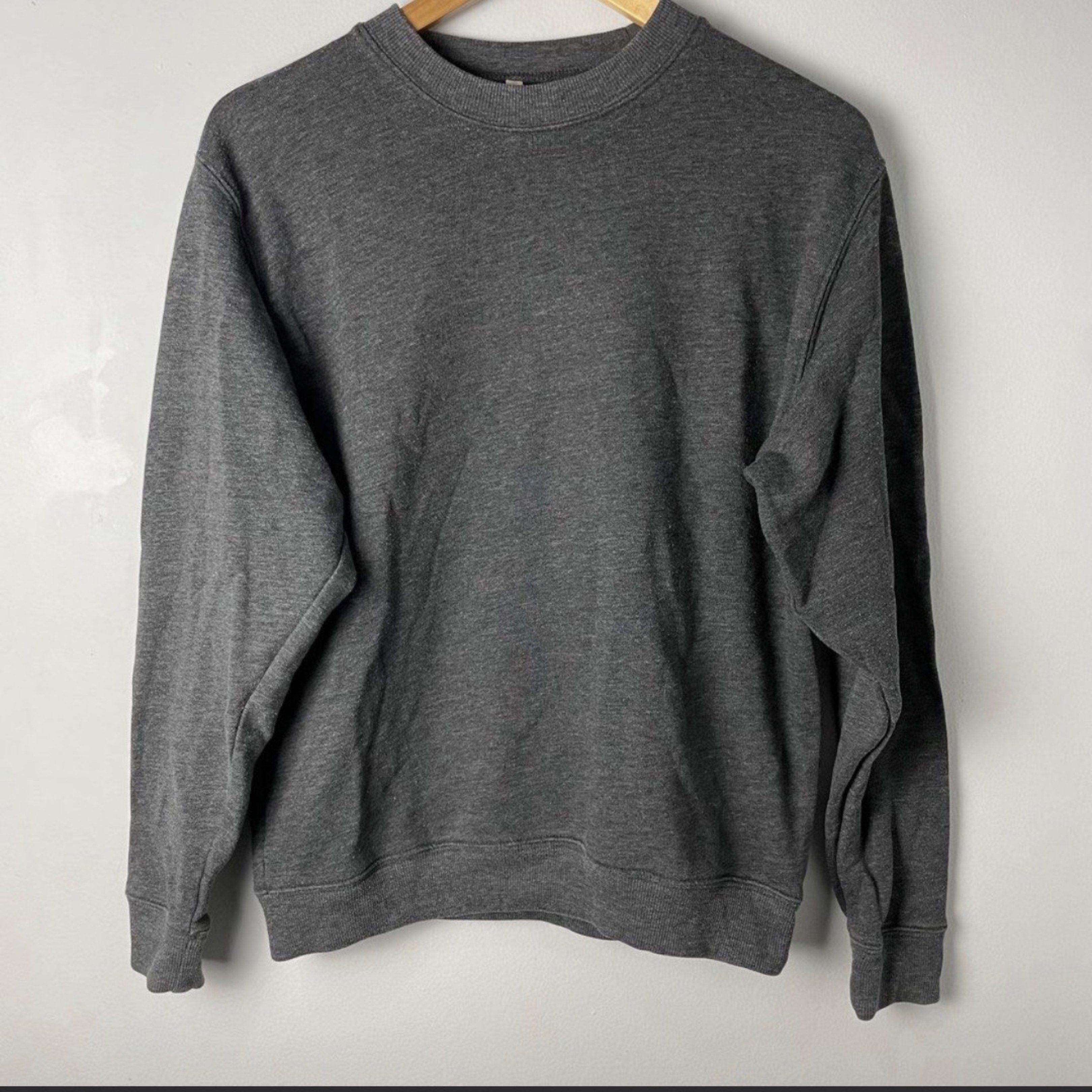 Gray Sweater (Category: Coats, Jackets and Outerwear) located in Makati City. Submitted by uspence (Listing ID 1420263228, Image 1). Description: Large on tag Dimes: 25 L x 22” W sleeve length 24” (from shoulder) No brand sweater Shipping: j&t, ggx, grab, lalamove.