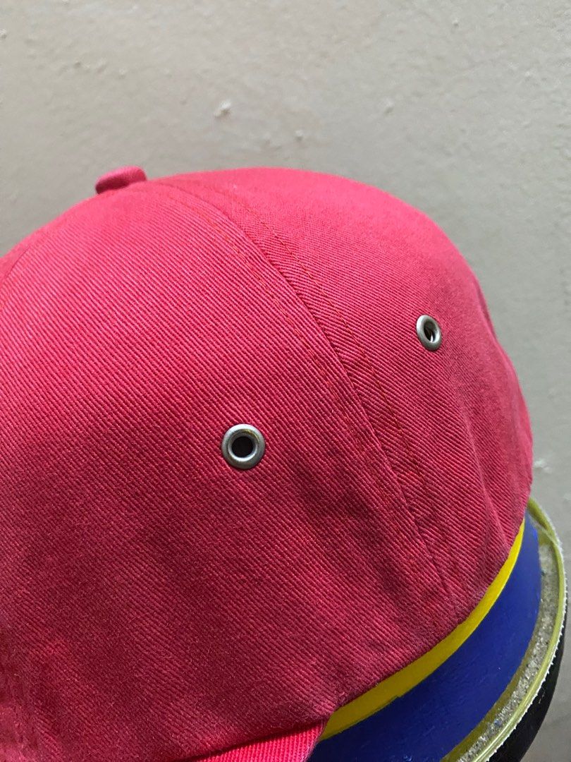 Hackett baseball cap (Category: Cap & Hats) located in Kuala Lumpur. Submitted by rippednrecyle (Listing ID 1420337521, Image 3). Description: Hackett baseball cap Adjustable clip OSFA Curve Brim Condition 8/10.