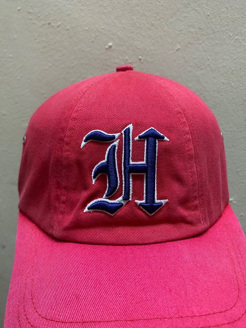 Hackett baseball cap (Category: Cap & Hats) located in Kuala Lumpur. Submitted by rippednrecyle (Listing ID 1420337521, Image 2). Description: Hackett baseball cap Adjustable clip OSFA Curve Brim Condition 8/10.