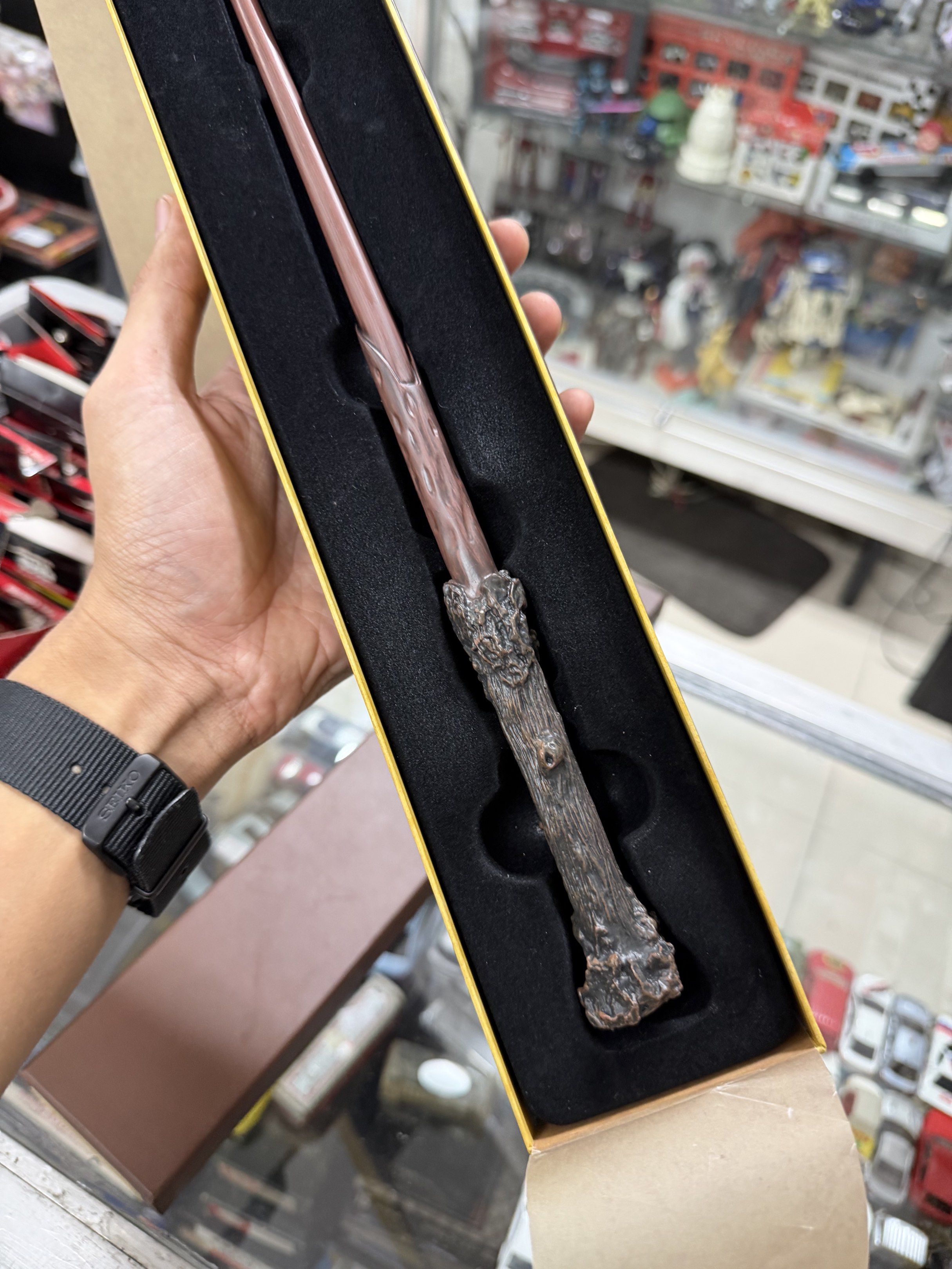 Harry Potter Wand with Box (Category: Western Merchandise) located in Makati City. Submitted by japankycollection (Listing ID 1420184473, Image 3). Description: - Authentic Harry Potter wand - Includes original box - Detailed wand design - Protective case included - Features Harry Potter branding - Perfect for collectors.