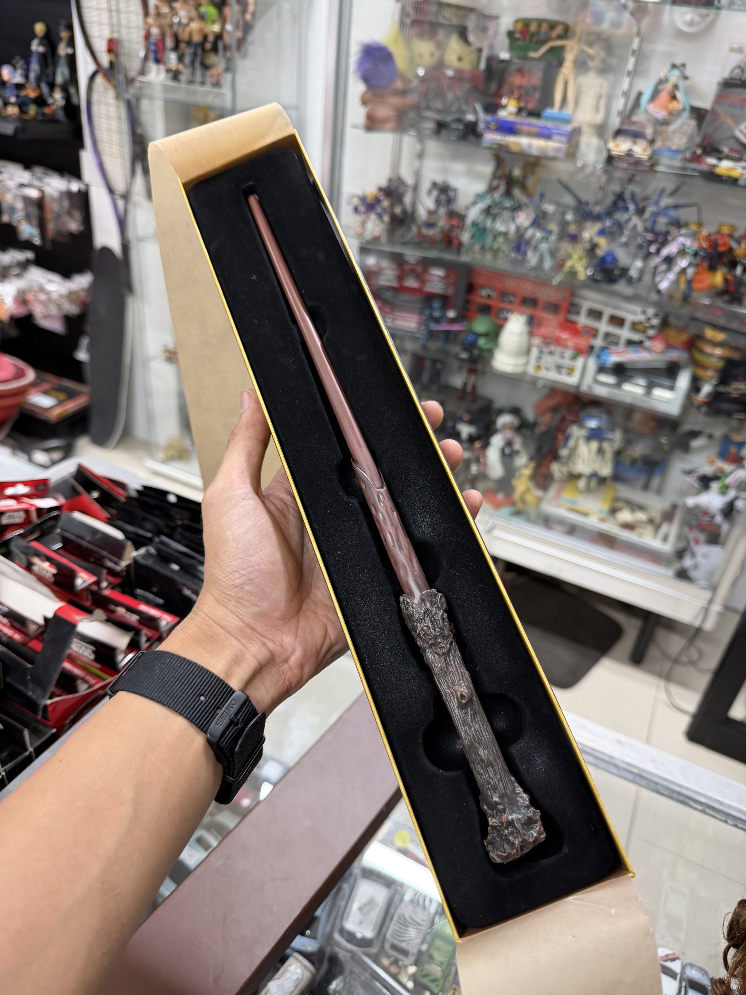 Harry Potter Wand with Box (Category: Western Merchandise) located in Makati City. Submitted by japankycollection (Listing ID 1420184473, Image 1). Description: - Authentic Harry Potter wand - Includes original box - Detailed wand design - Protective case included - Features Harry Potter branding - Perfect for collectors.