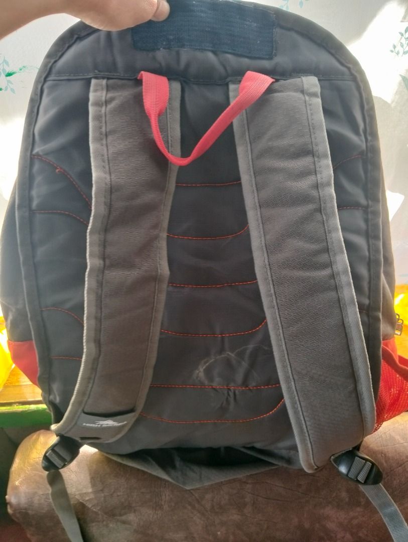 High Sierra Backpack for 180 pesos (Category: Backpacks) located in Bustos. Submitted by rosetp28 (Listing ID 1420324824, Image 2). Description: - High Sierra backpack - Color: Gray and Red - Main compartment - Front pocket with multiple compartments - Padded shoulder straps - Mesh side pocket - Padded back support - Ideal for everyday use.