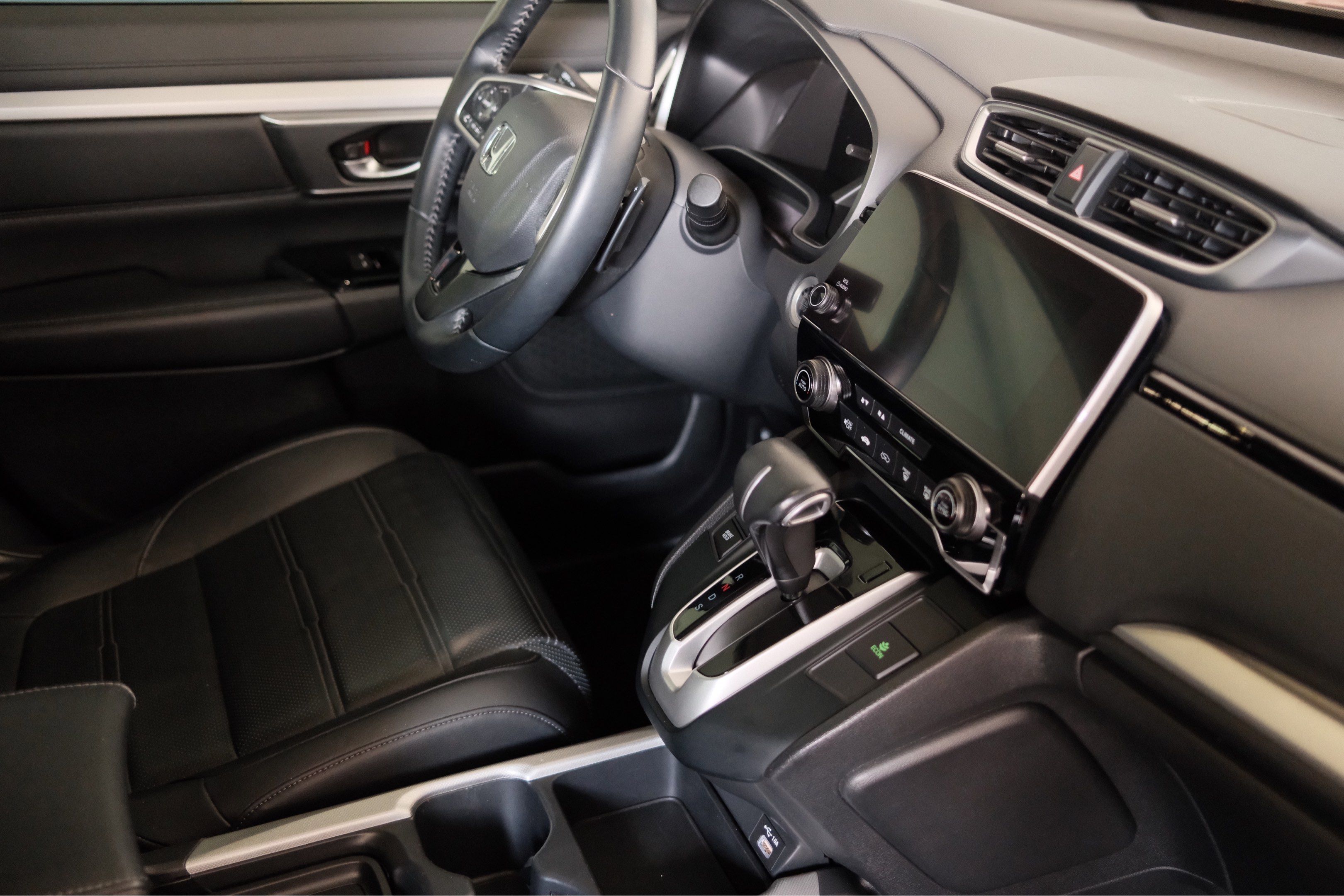 Honda CR-V 2.0 i-VTEC (A) (Category: Used Cars) located in Mandaluyong City. Submitted by goodstuffgoodfinds (Listing ID 1408731817, Image 3). Description: Honda CR-V 2.0 VTEC Very reliable and powerul gasoline engine Casa maintained since day 1 Last casa maintenance July 3, 2026 18inch stock mags Thick original tires All original body paint Dash, rear, and blind spot cameras Beautiful DRL Cruise control Leather seats Unused spare tire Unused ori