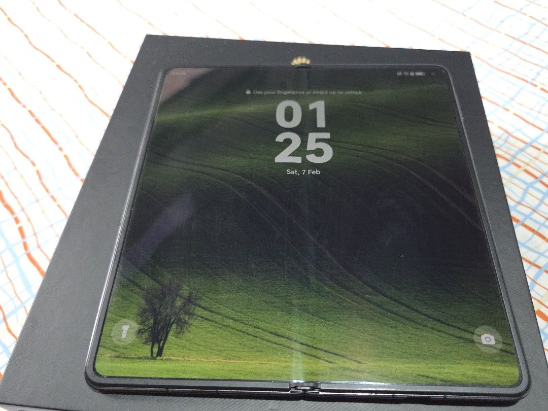 Huawei Mate X6 (Category: Huawei) located in Paranaque City. Submitted by kaye.1109 (Listing ID 1420246482, Image 3). Description: - Huawei Mate X6 - Foldable design - 512GB storage - Black color - Complete box - Includes a free case - Meetup locations: Santana Grove, BGC - Fixed price - Available for swap RFS: Upgraded.