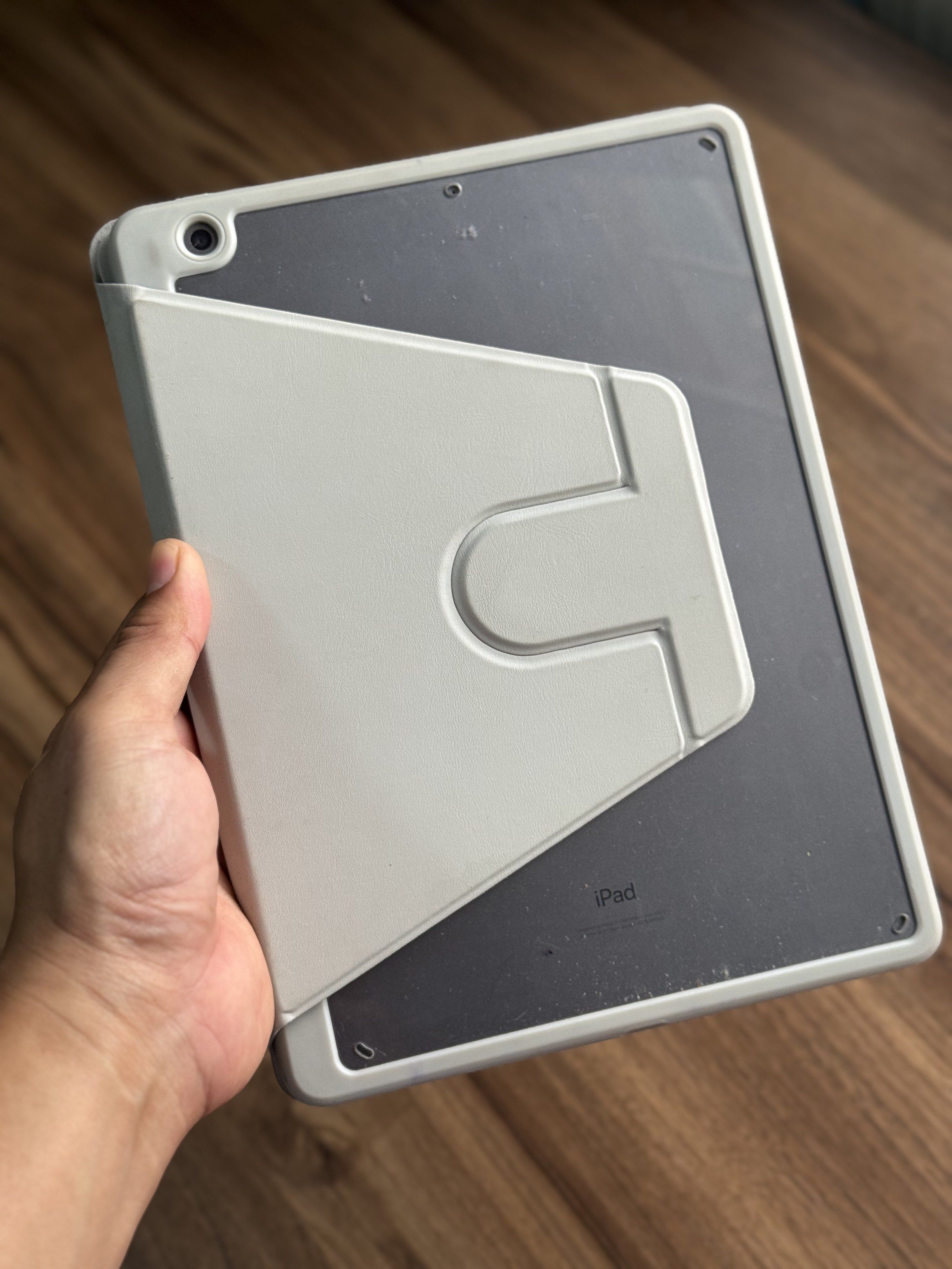 iPad 8th Gen 32GB WiFi Space Gray (Category: iPad) located in Talisay. Submitted by kim_rey (Listing ID 1420315665, Image 3). Description: in good working condition.