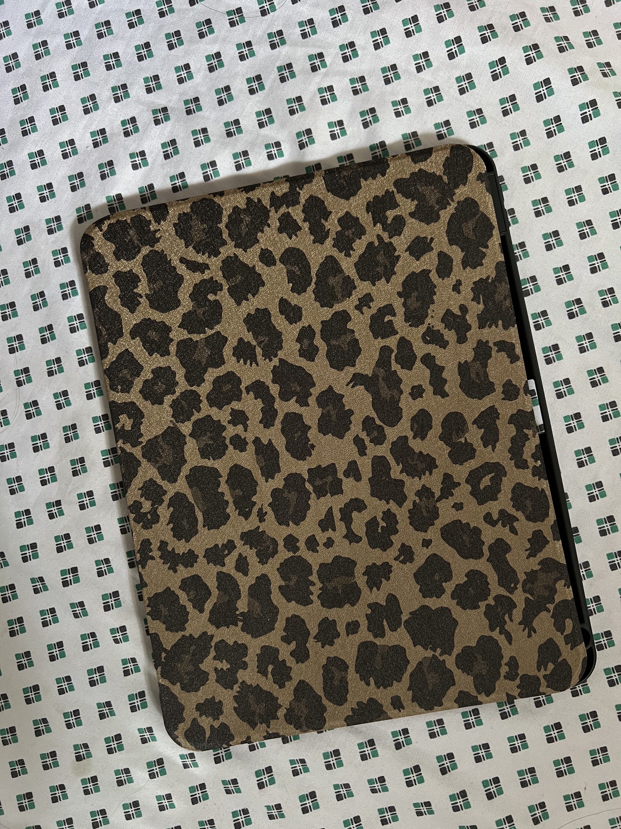 IPAD AIR 4th Gen (10.9inch) CASE (Category: Cases & Covers) located in San Pedro. Submitted by sneaax (Listing ID 1420261528, Image 1). Description: Brand new never been used. Bought it on shein, mali yung size na naorder ko for my iPad :') Check the price nung nabili ko siya sa last slide ng pic. .