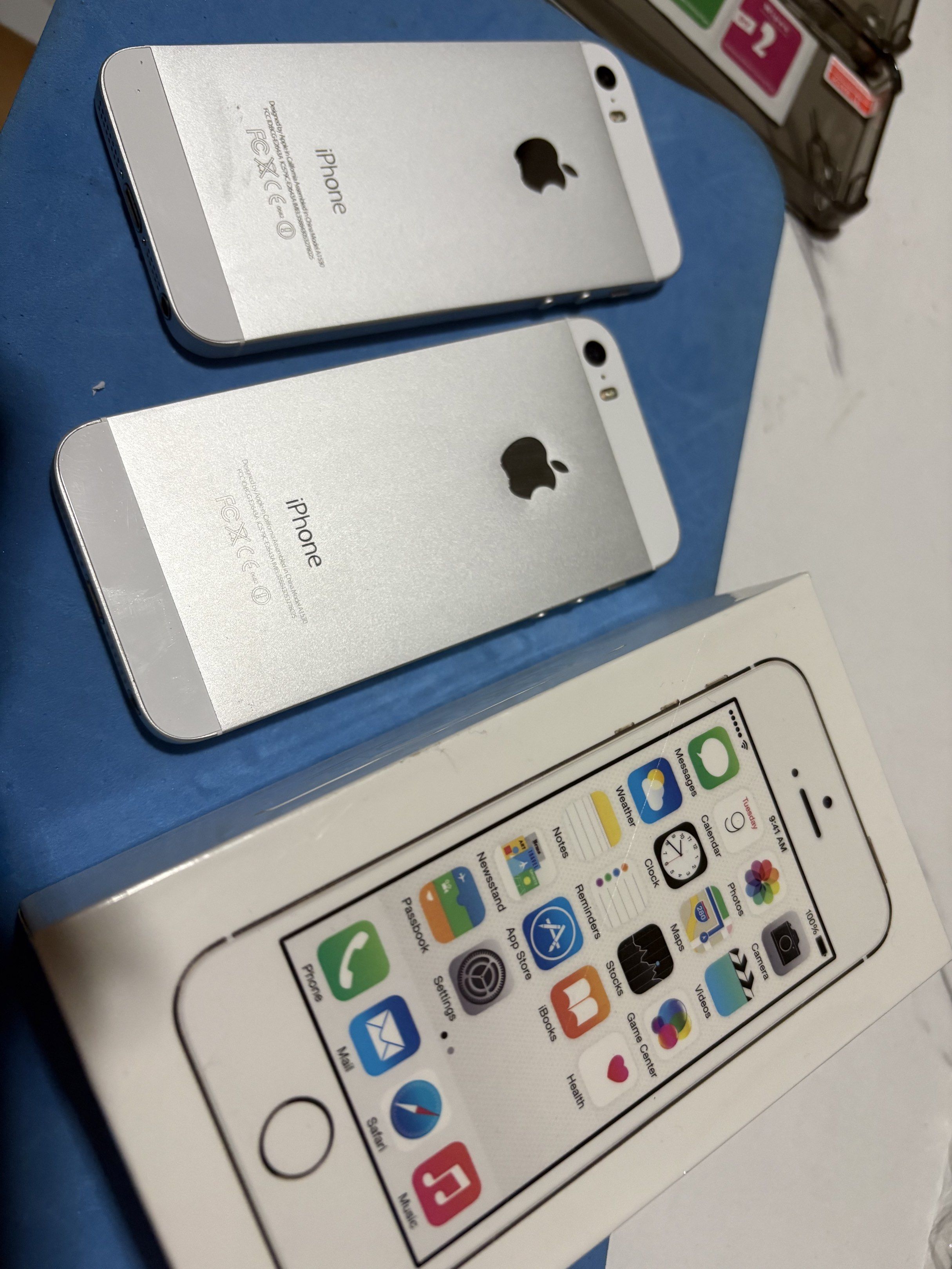 iphone5s 64gb (Category: Others) located in Quezon City. Submitted by shawi_08 (Listing ID 1420239115, Image 2). Description: .