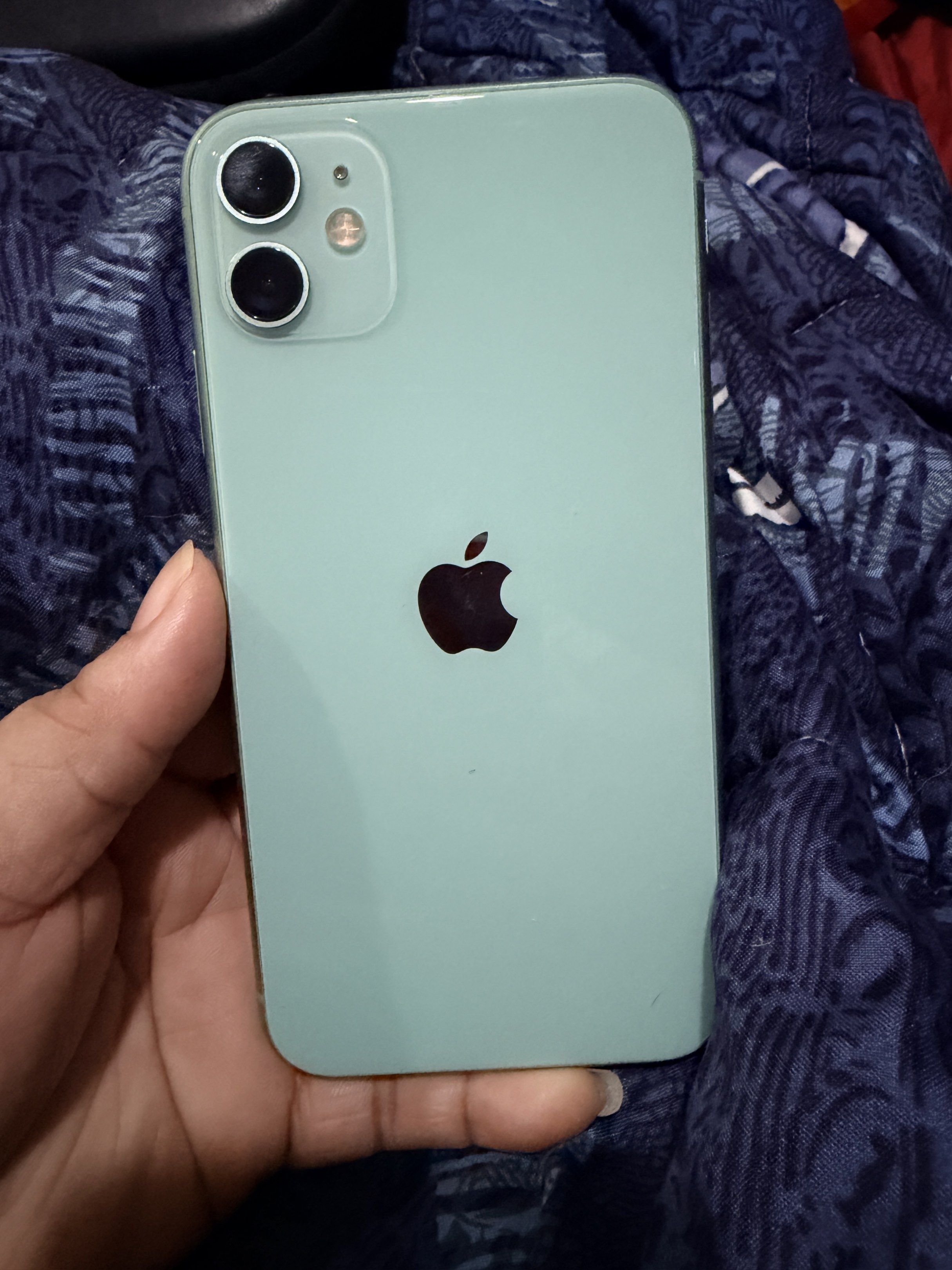 Iphone 11 64GB (Category: iPhone 11 Series) located in Paranaque City. Submitted by hannah.agupit (Listing ID 1420229193, Image 1). Description: Unit, original charger with adaptor with free apple earphone 69% batt health pero makunat pa battery and still original battery po Never open and repair No other issues all working good Ready to use.