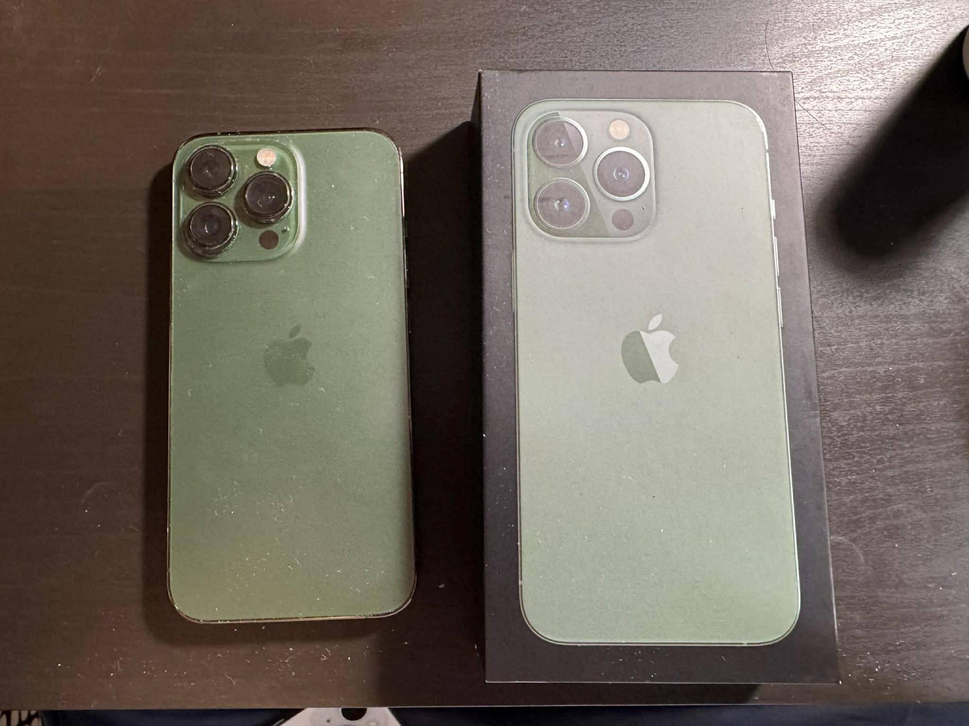 Iphone 13 Pro 256GB Alpine Green (Category: iPhone 13 Series) located in Navotas City. Submitted by jaldeclutters (Listing ID 1420250371, Image 1). Description: Unit & Box only 79% BH Pickup or Delivery only (Pasig City).