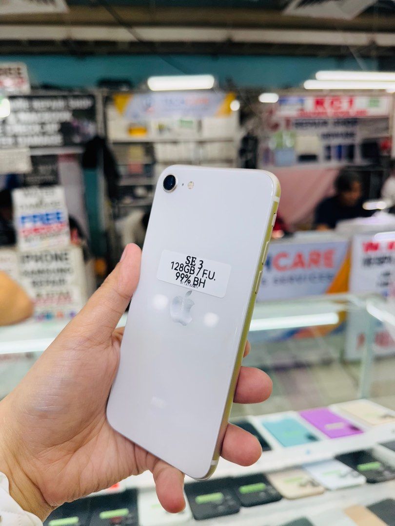 Iphone SE 2022 128GB 99BH no issues Openline (Category: iPhone SE Series) located in San Juan City. Submitted by najihahtelecomshop2018 (Listing ID 1420202945, Image 3). Description: Legit Store | Original unit FOR SALE | TRADE / SWAP ▫️INSTALLMENT thru: 🔸Credit Card (straight / installment) 🔸Ggives / Gcredit + 6% interest 🔸Spay Later + 6% interest (RFS: Buy and Sell any kinds of Gadgets) Description: iPhone SE 2022 128GB ( other GB are also a