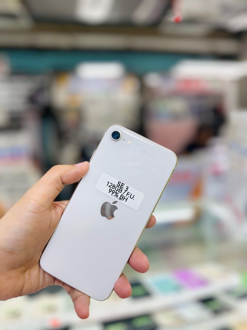Iphone SE 2022 128GB 99BH no issues Openline (Category: iPhone SE Series) located in San Juan City. Submitted by najihahtelecomshop2018 (Listing ID 1420202945, Image 1). Description: Legit Store | Original unit FOR SALE | TRADE / SWAP ▫️INSTALLMENT thru: 🔸Credit Card (straight / installment) 🔸Ggives / Gcredit + 6% interest 🔸Spay Later + 6% interest (RFS: Buy and Sell any kinds of Gadgets) Description: iPhone SE 2022 128GB ( other GB are also a