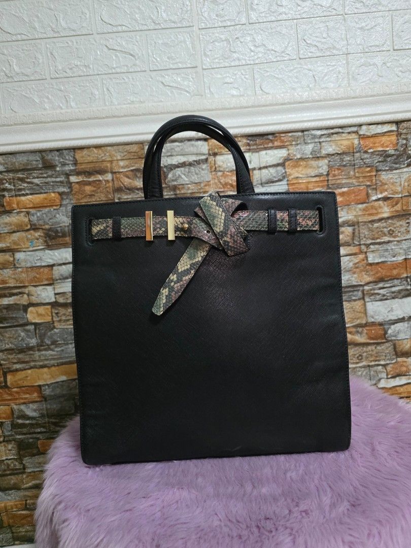 [SALE] Jin Yoo bag (Category: Tote Bags) located in Binan City. Submitted by elli.etcetera (Listing ID 1420218103, Image 1). Description: .