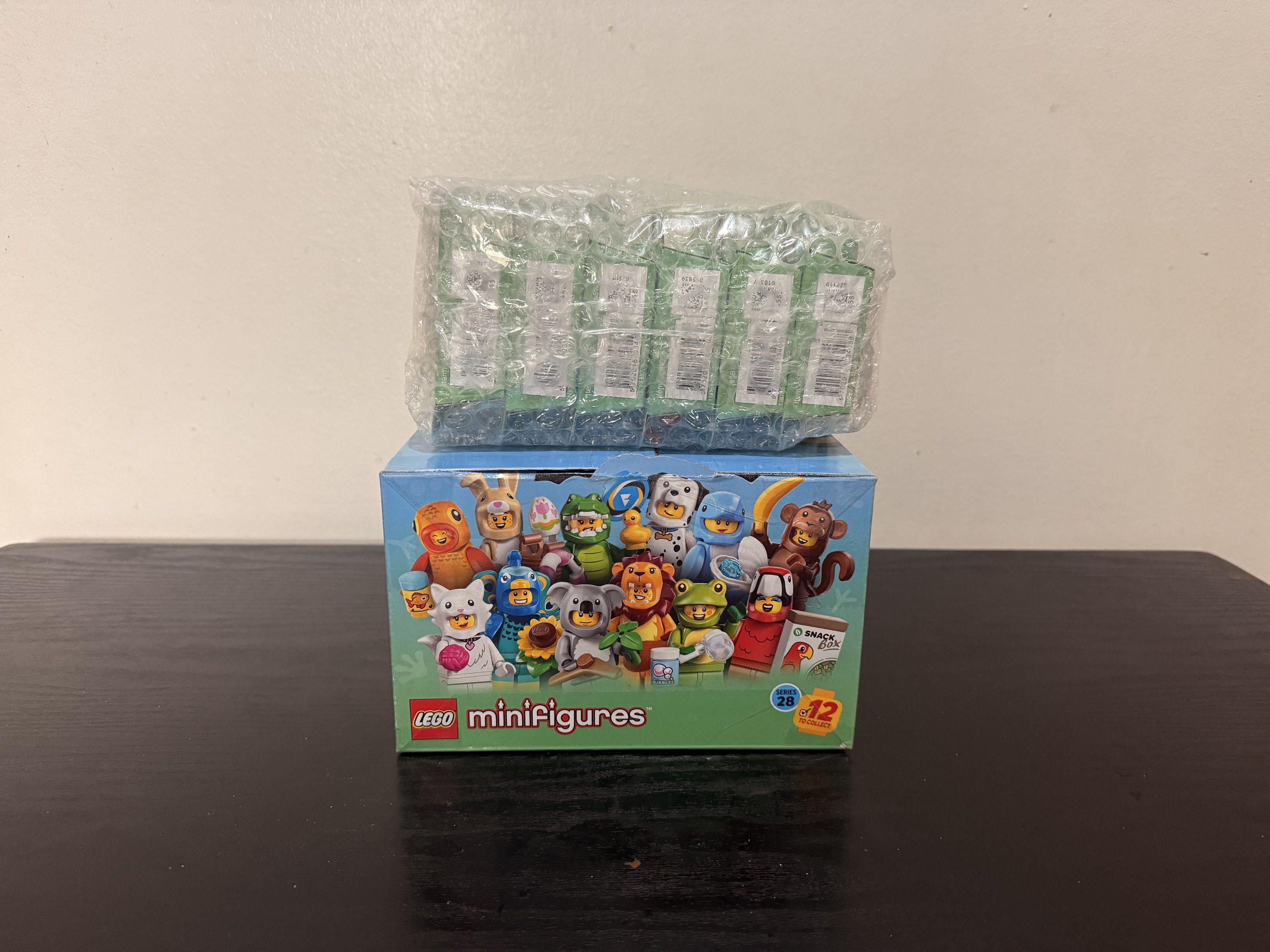 Lego Minifigures Series 28 Complete 12 (Category: Lego & Building Sets) located in Quezon City. Submitted by wertymoshi (Listing ID 1420189603, Image 3). Description: - Lego Minifigures Series 28 - Includes 12 unopened packs - Great for collectors and Lego fans - Each pack contains a surprise minifigure and accessories.