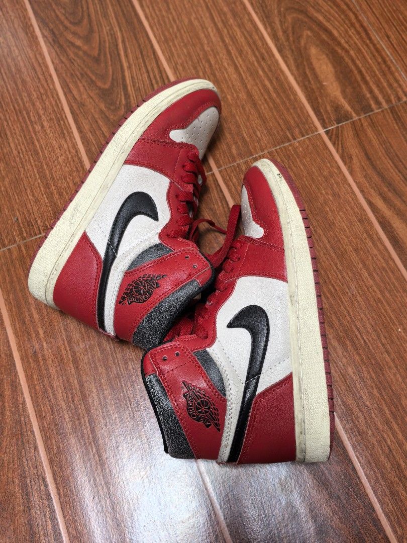 Nike Air Jordan 1 Lost and Found (Category: Sneakers) located in Makati City. Submitted by shinkc (Listing ID 1420312605, Image 3). Description: - Air Jordan 1 Lost and Found OEM - Color: Red, White, and Black - Features: White toe box and side panels, red overlays, black Nike swoosh, black and grey collar - Size: UK 5.5, EUR 39, CM 25, BR 37, CN 250 (2.5) - Made in Vietnam.