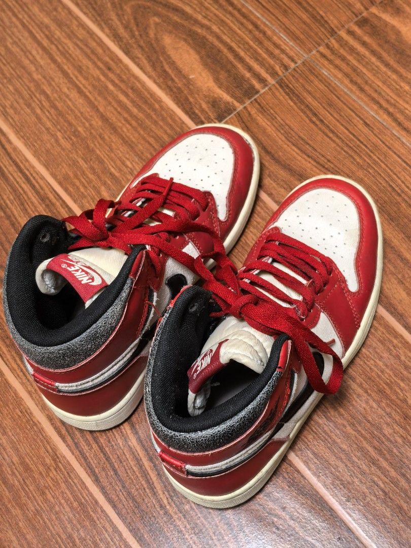 Nike Air Jordan 1 Lost and Found (Category: Sneakers) located in Makati City. Submitted by shinkc (Listing ID 1420312605, Image 1). Description: - Air Jordan 1 Lost and Found OEM - Color: Red, White, and Black - Features: White toe box and side panels, red overlays, black Nike swoosh, black and grey collar - Size: UK 5.5, EUR 39, CM 25, BR 37, CN 250 (2.5) - Made in Vietnam.