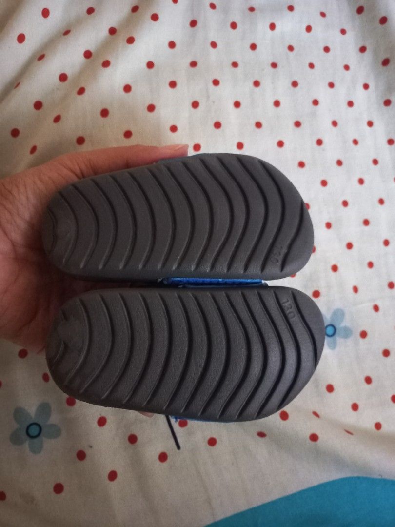 Nike Baby Sandals Blue (Category: Babies & Kids Fashion) located in Manila. Submitted by enzierose (Listing ID 1420295497, Image 2). Description: - Blue Nike baby sandals - Size 130 - Features Nike swoosh logo - Back strap for secure fit - Dark grey textured soles - Perfect for babies!.