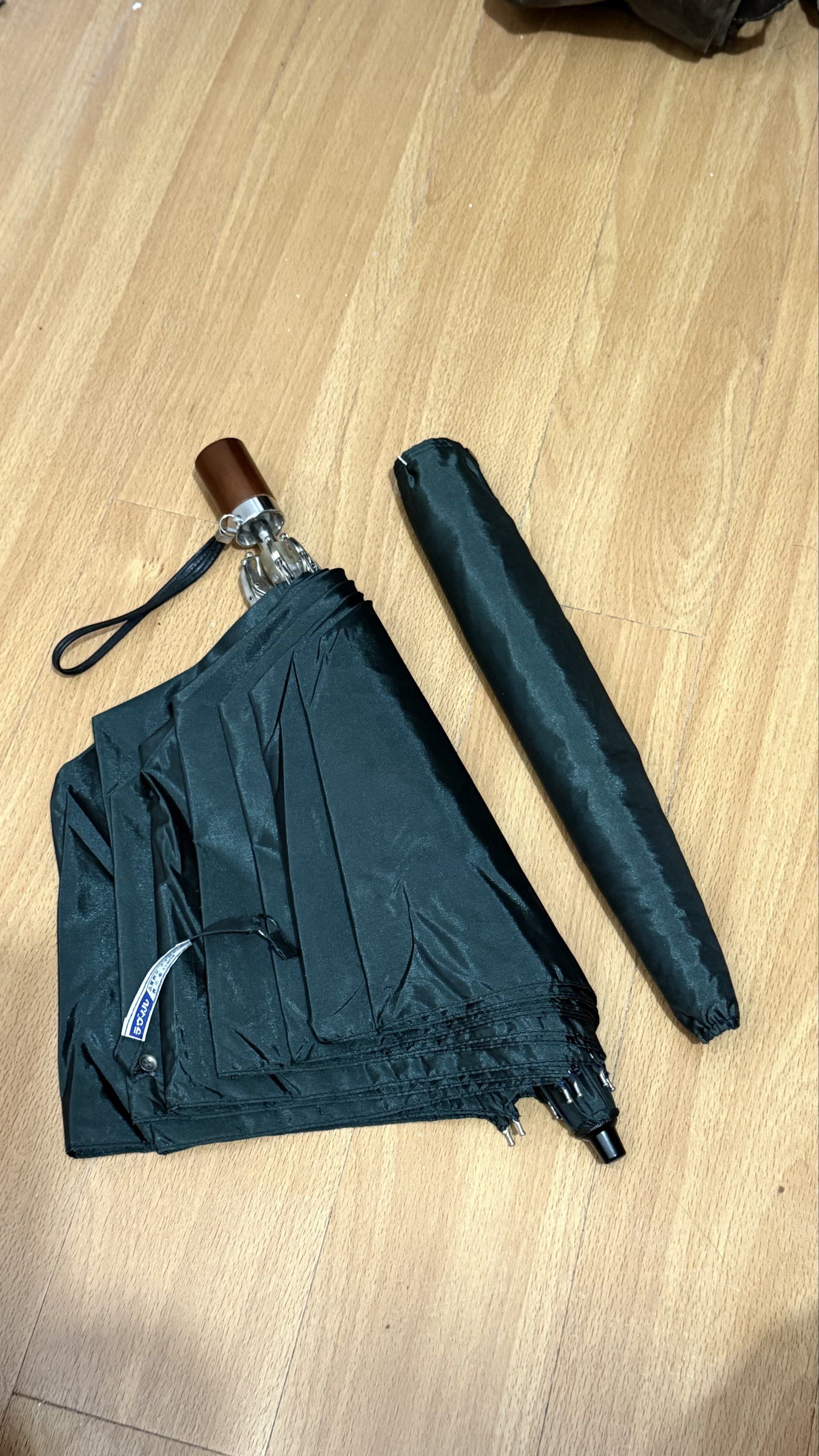 Olive Foldable Umbrella (Category: Umbrellas) located in Naga. Submitted by JapaNix (Listing ID 1420172024, Image 2). Description: - Olive foldable umbrella - Includes matching case - Features wooden handle and wrist strap - Compact and portable design - Provides protection from rain and sun -windproof - Convenient storage with included case -very thick glittery fabric actual.