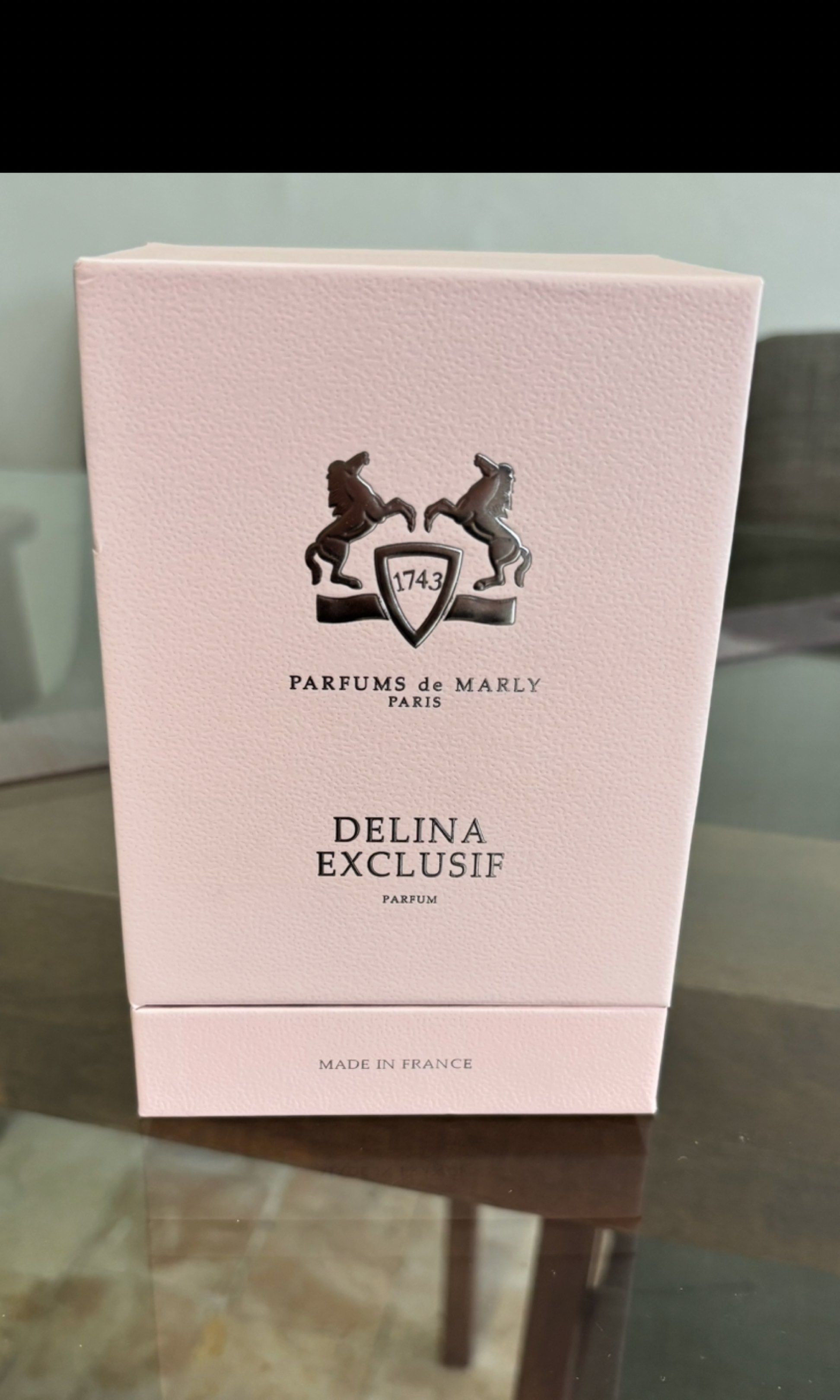 Original De Lina Exclusif 75 ML perfume (Category: Fragrance & Deodorants) located in Manila. Submitted by veemcqc (Listing ID 1415712107, Image 2). Description: RFS- Someone gifted this, not a fan of the scent. Natanggal na yung silver threads sa tassle Price is negotiable .