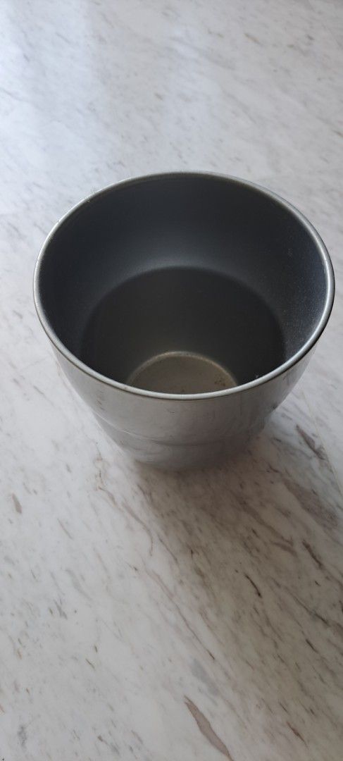 Pot (Category: Pots & Planters) located in Singapore. Submitted by roselle3 (Listing ID 1420176646, Image 3). Description: About 17cm Height, 16cm rim diamter.