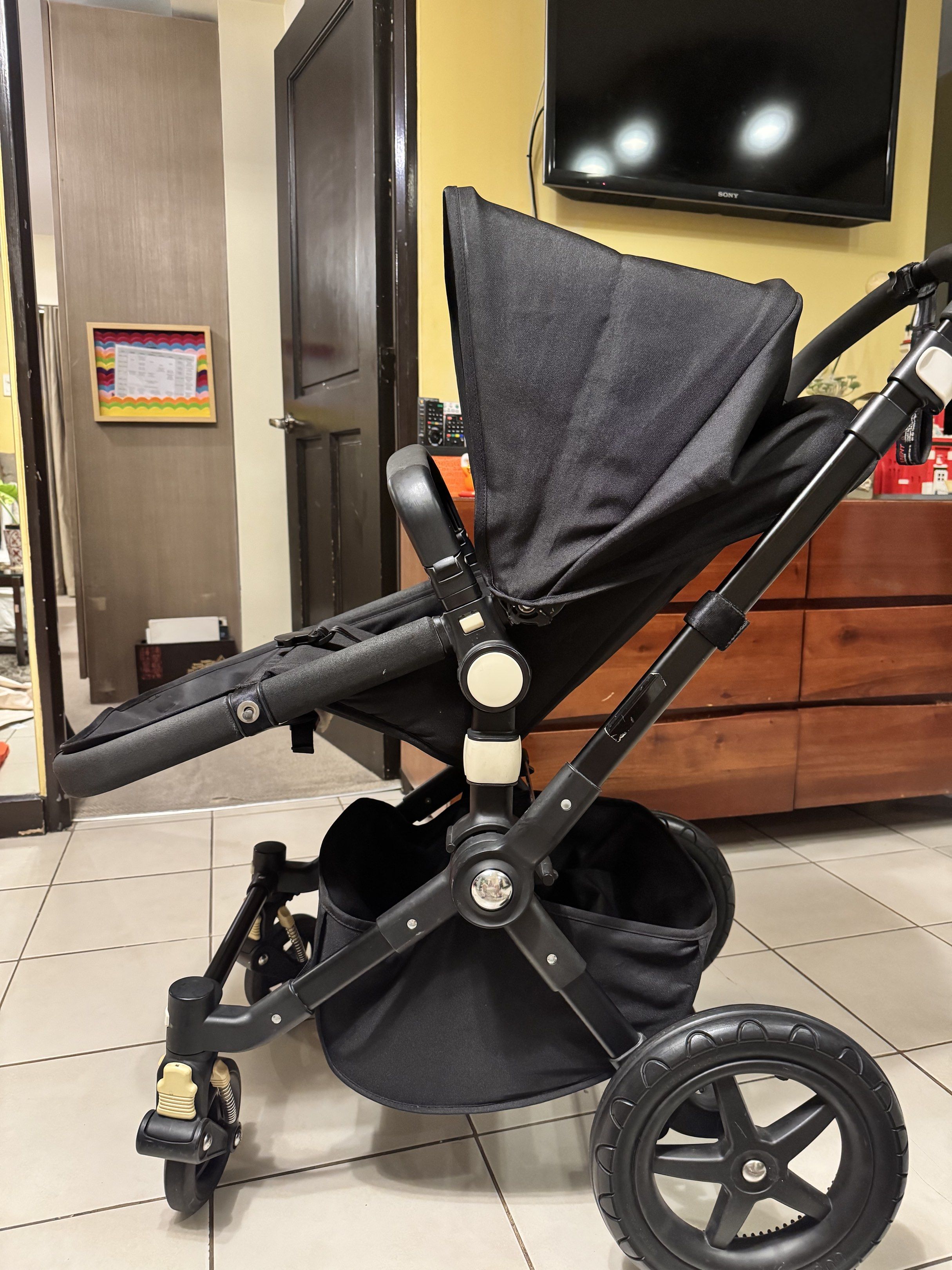 Pre-loved Bugaboo Cameleon Stroller 3 w/tons of Accessories (Category: Strollers) located in Pasig City. Submitted by iammrs.b (Listing ID 1420176100, Image 1). Description: Original Bugaboo Cameleon 3 (Angelina Jolie used the same!) with lots of original accessories! RFS - Not used anymore, cleaning house.