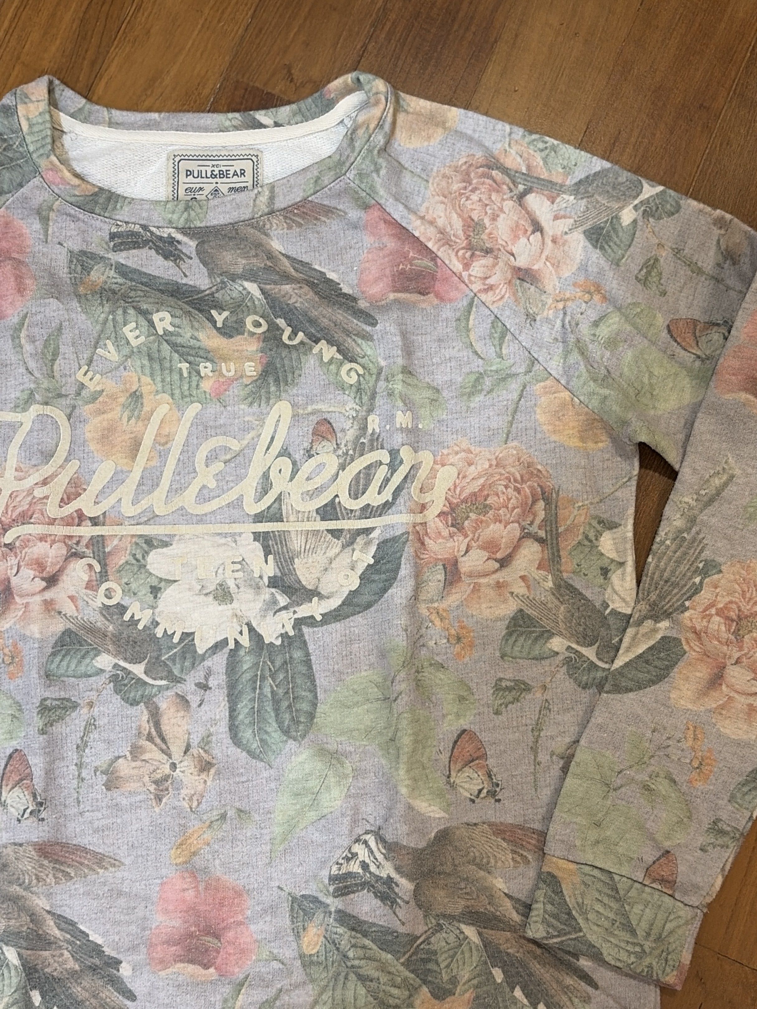 pull&bear pullover (Category: Coats, Jackets and Outerwear) located in Singapore. Submitted by xenlt (Listing ID 1420267643, Image 2). Description: ✨good condition - no visible defects giving away as i rarely reach for this, hope you can be its new owner and make good use of it ☺️ mailing only. please top up ( tracked normal mail).