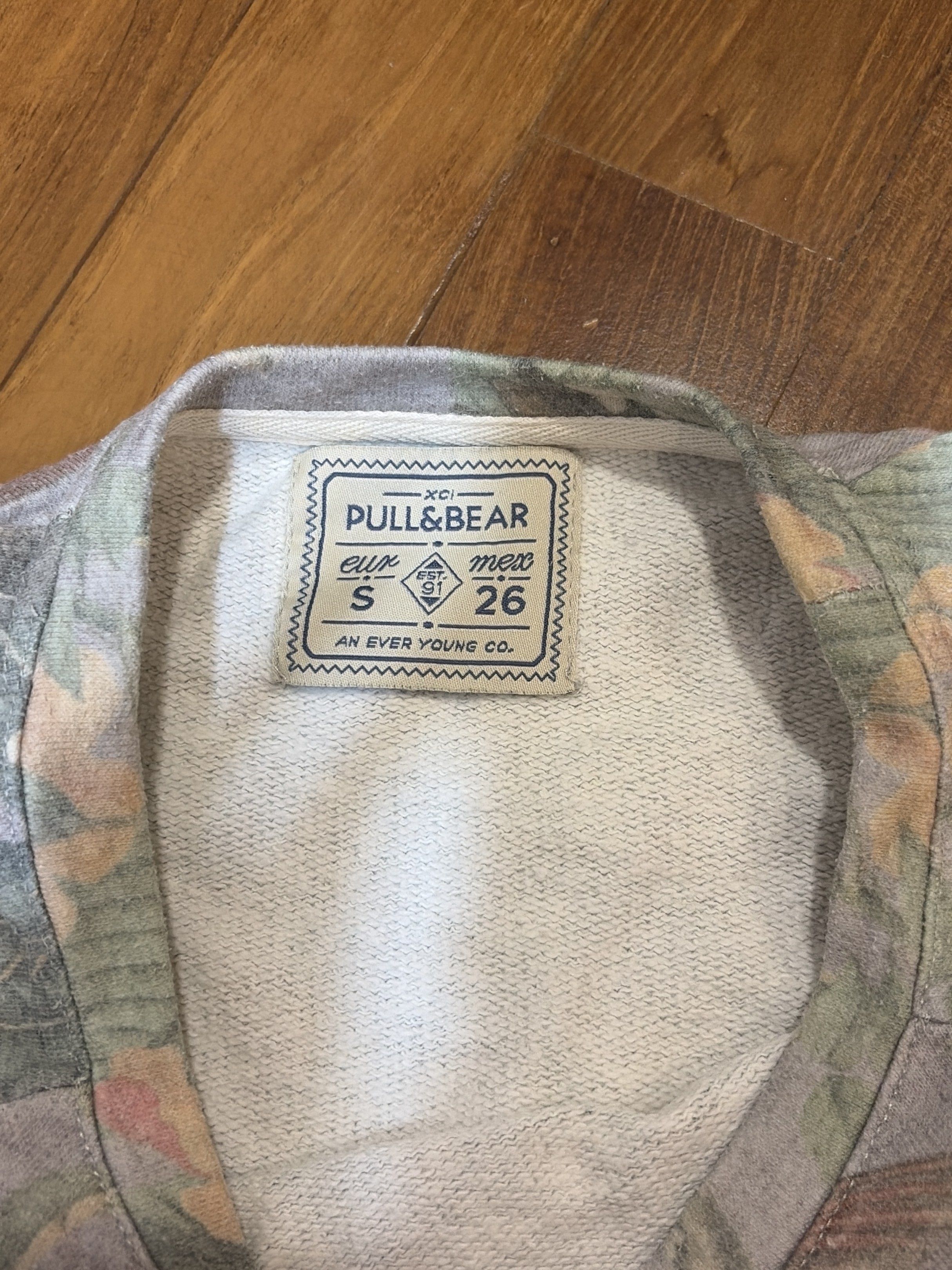 pull&bear pullover (Category: Coats, Jackets and Outerwear) located in Singapore. Submitted by xenlt (Listing ID 1420267643, Image 3). Description: ✨good condition - no visible defects giving away as i rarely reach for this, hope you can be its new owner and make good use of it ☺️ mailing only. please top up ( tracked normal mail).