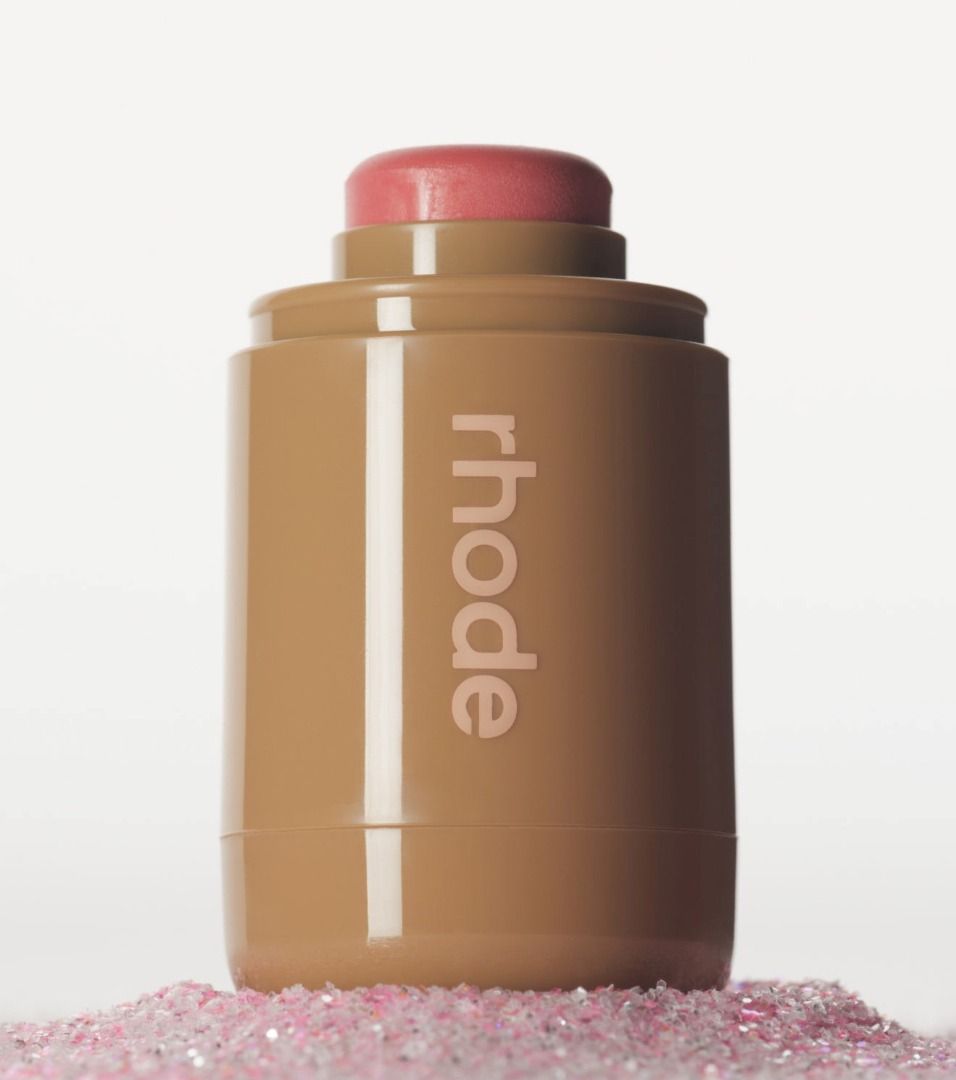 RHODE POCKET BLUSH (Category: Makeup) located in Manila. Submitted by juanashopbies_ph (Listing ID 1420206535, Image 1). Description: RHODE POCKET BLUSH SIZE: 5.3g SHADE: SPRINKLE - WARM PEARLY PINK The natural flush A little blush for a little flush. Our on-the-go cream blush wakes up cheeks and lips with a satiny, diffused flush that melts on smoothly and stays all day. It’s a lightweight formula that hydrates skin for baby-soft cheeks and leav