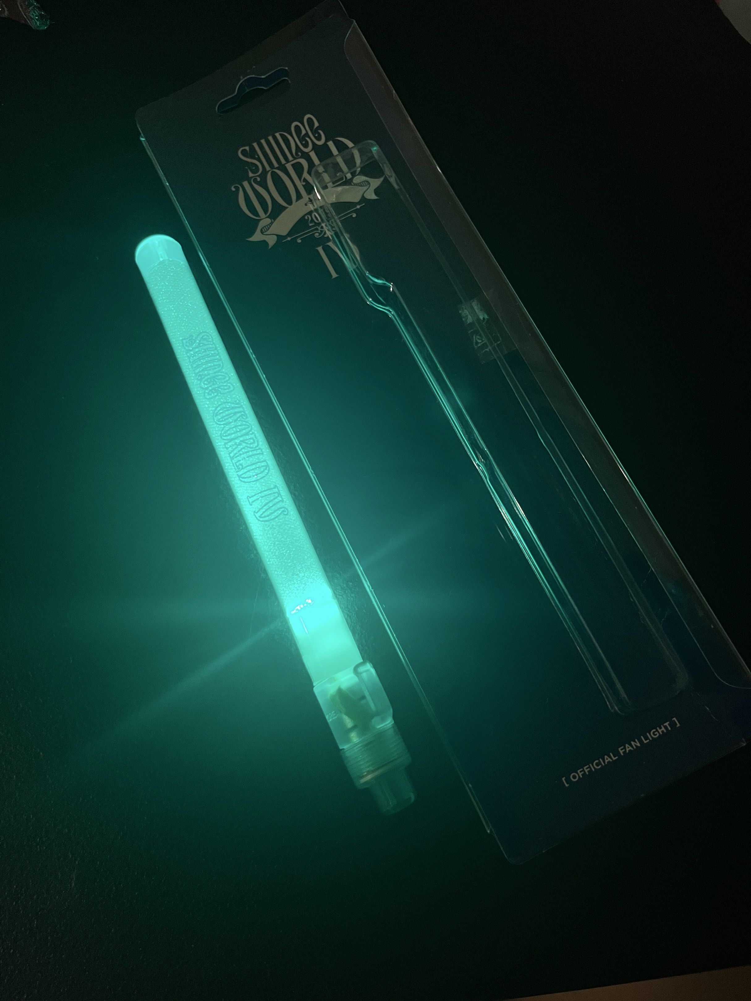 SHINee World IV Official Fan Light PENLIGHT (Category: Stationery & School Supplies) located in Makati City. Submitted by hellogaragekitty (Listing ID 1420347177, Image 2). Description: - Official SHINee World IV fan light - Teal color - Glows green - Features the SHINee World IV logo - Includes original packaging BRAND NEW ONLY OPENED FOR TESTING :> .