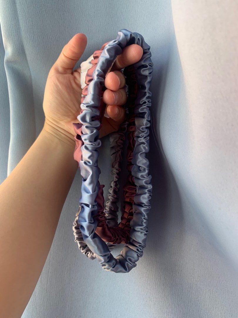 SLUMBER GLOW Charmeuse Silk Luxe Headbands (Category: Hair Accessories) located in Cebu City. Submitted by reigen_dimple (Listing ID 1420225744, Image 3). Description: URGENT SELLING!! 🎈🎈🎈 SLUMBER GLOW Charmeuse Silk Luxe Headbands 2,400.00 php + SF. fixed price for all six items!🌻 Brand: Slumber Glow Material: charmeuse silk Colors: violet, blue, gray, black, pink Condition: 10/10 Selling due to no use. Kindly DM for inquiries. 💌 PH only. C