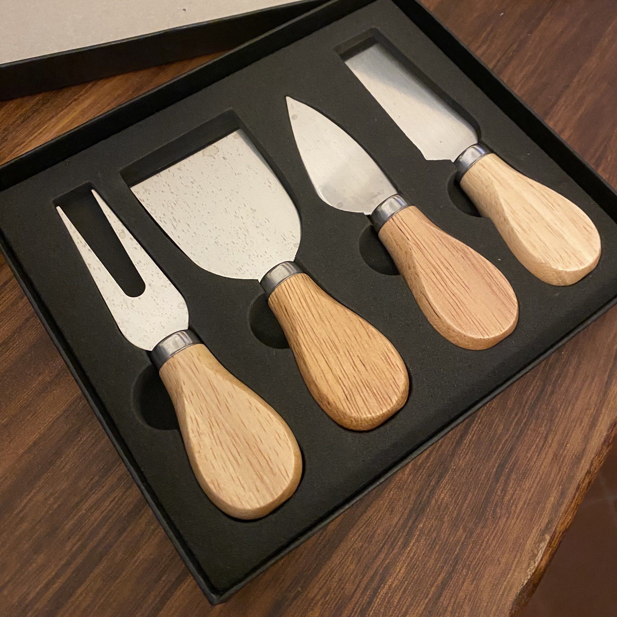 Small Cheese Board Set with Knives455626753888768004