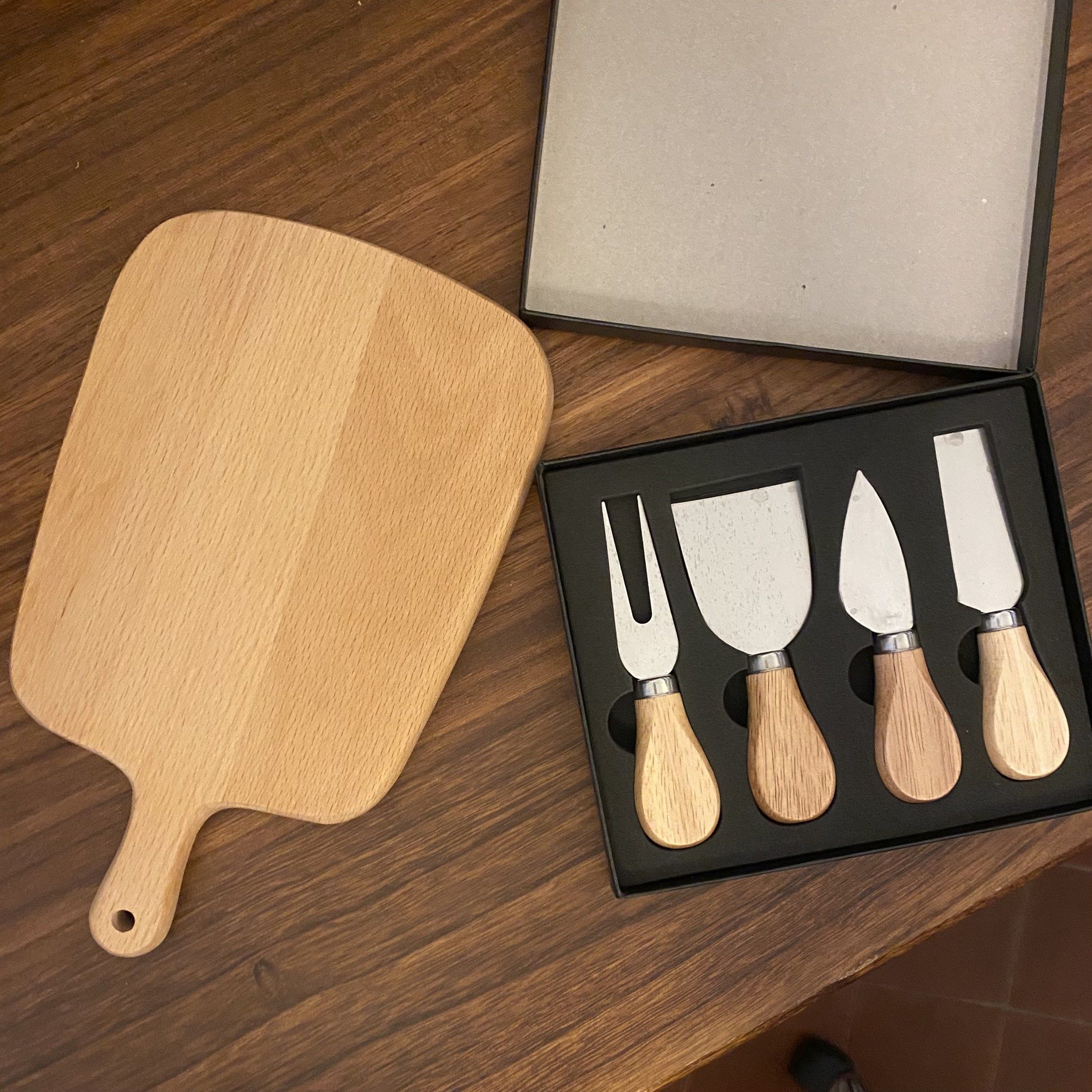 Small Cheese Board Set with Knives455626753888768000