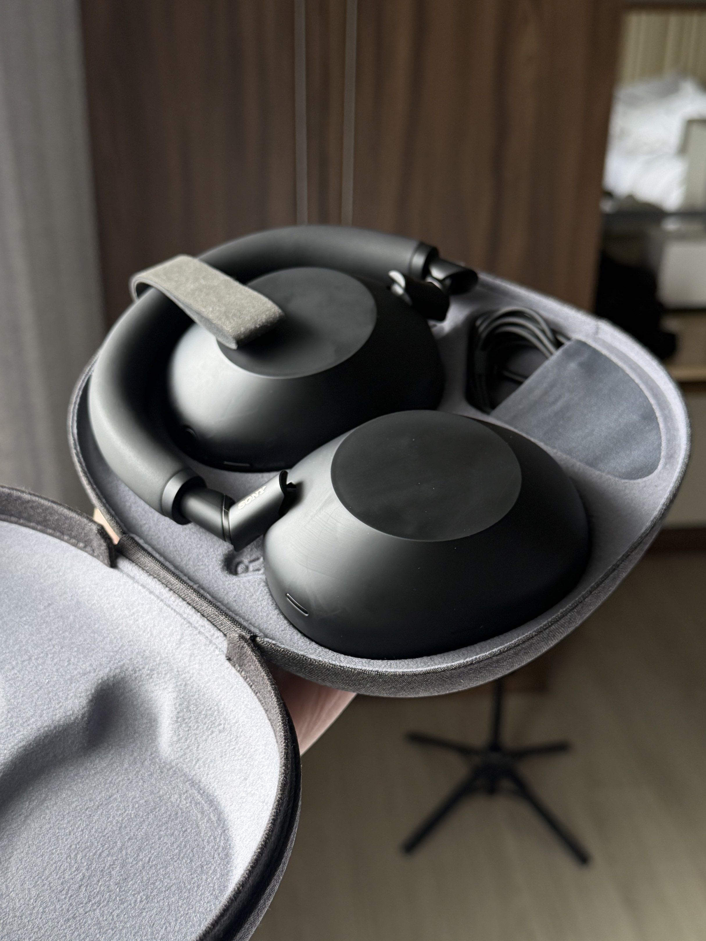 Sony wh-1000XM6 (Category: Headphones & Headsets) located in Bacolod City. Submitted by BWMCAROUSEL (Listing ID 1420170021, Image 3). Description: Sony XM6 Srp ₱23k Selling for ₱19k Few weeks old. Complete set.