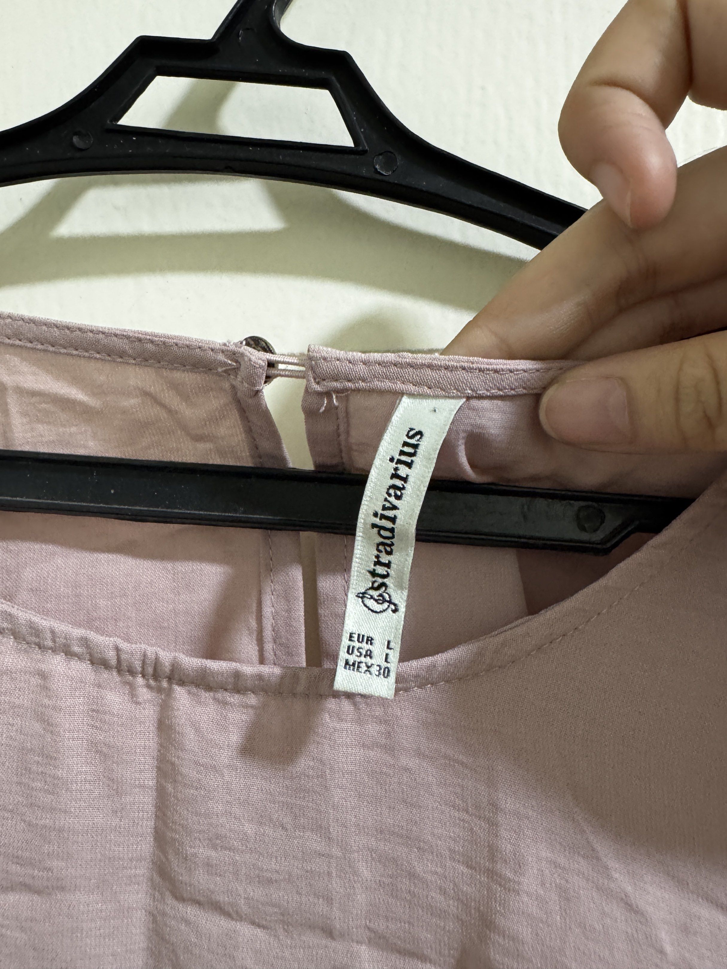 Stradivarius Ruffle Sleeve Blouse - Size L (Category: Blouses) located in Pasig City. Submitted by ps.hi (Listing ID 1420285603, Image 3). Description: - Stradivarius blouse - Size: L - Color: Dusty Rose.