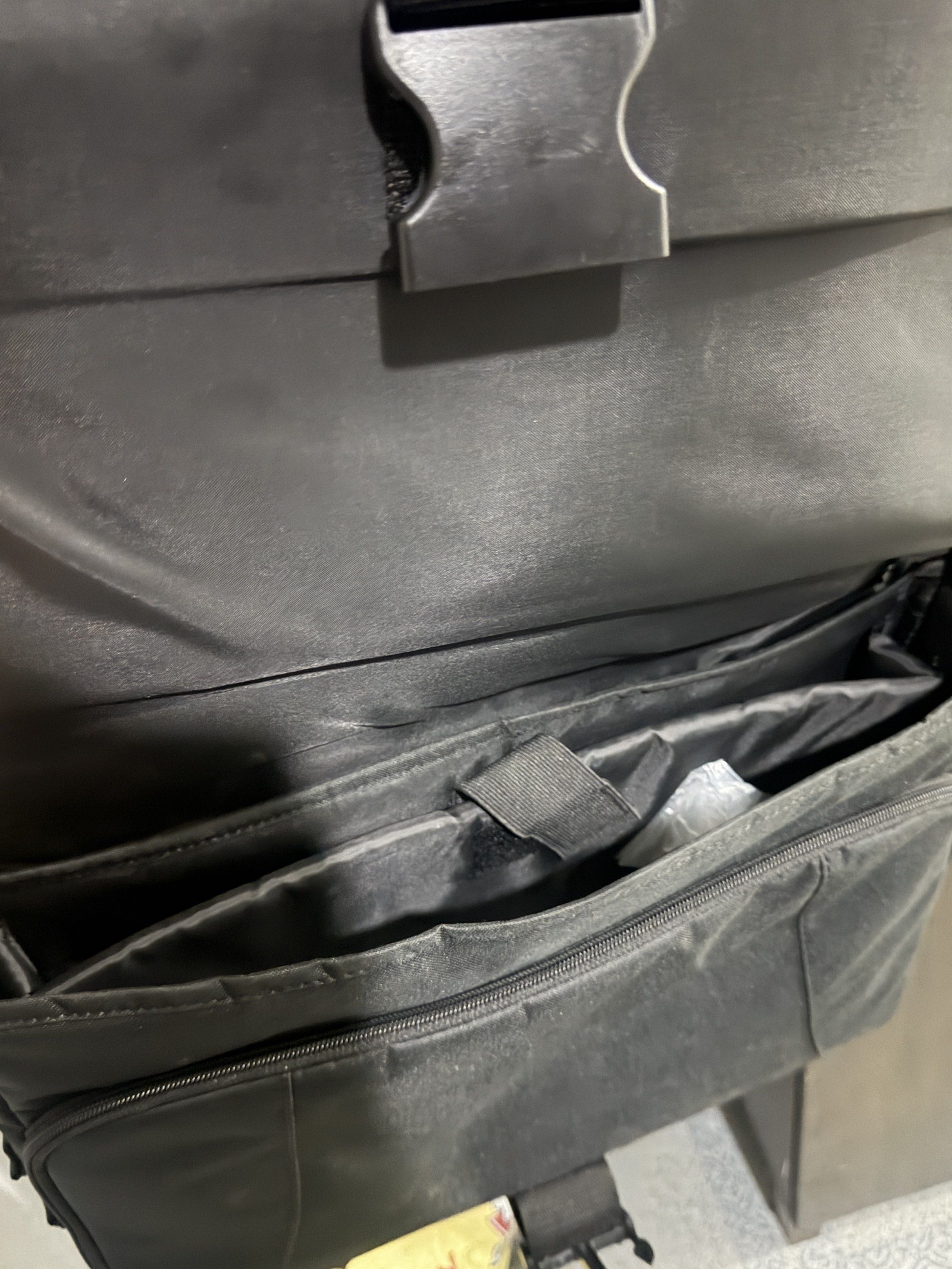 ThinkPad Laptop Bag (Category: Laptop Bags & Sleeves) located in Cebu City. Submitted by kyliesfabulousshop (Listing ID 1420278504, Image 3). Description: Very spacious Has lots of compartments .