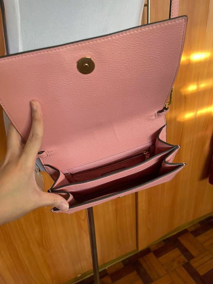 Tory Burch Cross Body/ Clutch Bag (Category: Luxury Bags & Wallets) located in Davao. Submitted by marmidc (Listing ID 1420194606, Image 3). Description: Like new. All leather Removable Sling.