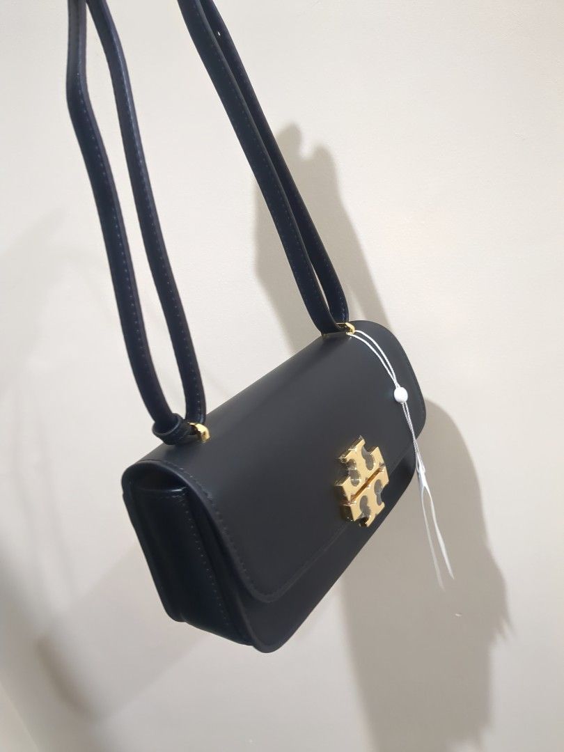 Tory Burch Small Eleanor Rectangular Bag (Category: Luxury Bags & Wallets) located in Las Pinas. Submitted by luxlahvu2017 (Listing ID 1420273501, Image 2). Description: - Tory Burch Small Eleanor Rectangular Bag - Black leather - Gold-tone logo and zipper - Detachable shoulder strap - Light brown fabric lining - Brand new with tag.