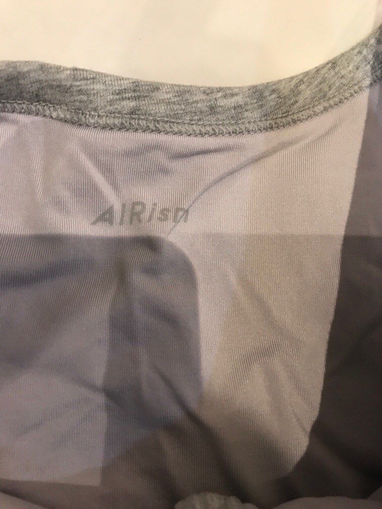 uniqlo bra airism (Category: Sleeveless) located in Bago City. Submitted by oliviacons (Listing ID 1420301251, Image 2). Description: .