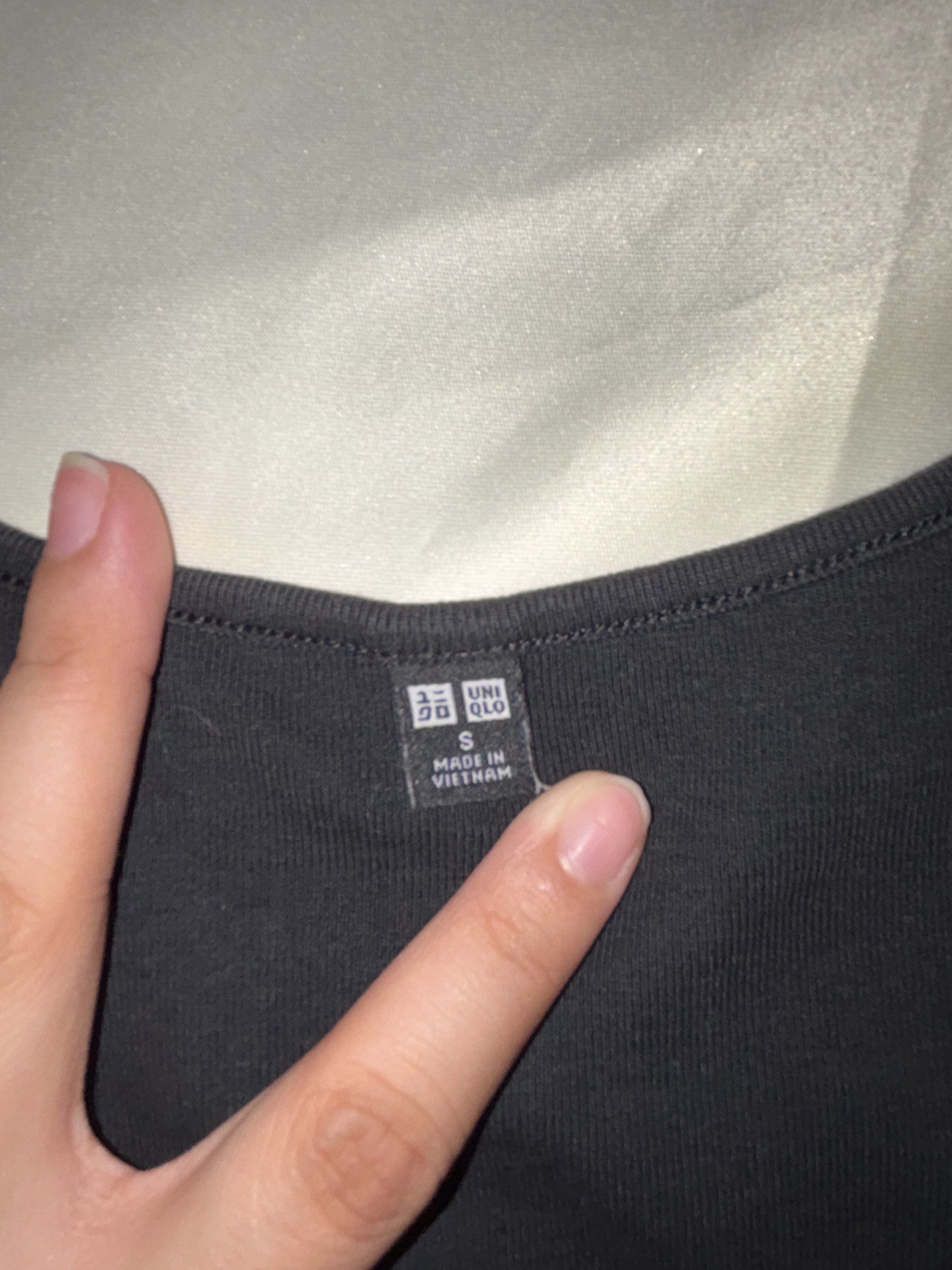 Uniqlo Square Neck Crop Top - Black (Category: Shirts) located in Mandaluyong City. Submitted by castpreloveds (Listing ID 1420302766, Image 2). Description: - Uniqlo black crop top - Square neckline - Short sleeves - Size: Small - Made in Vietnam - Easy to pair with different bottoms.
