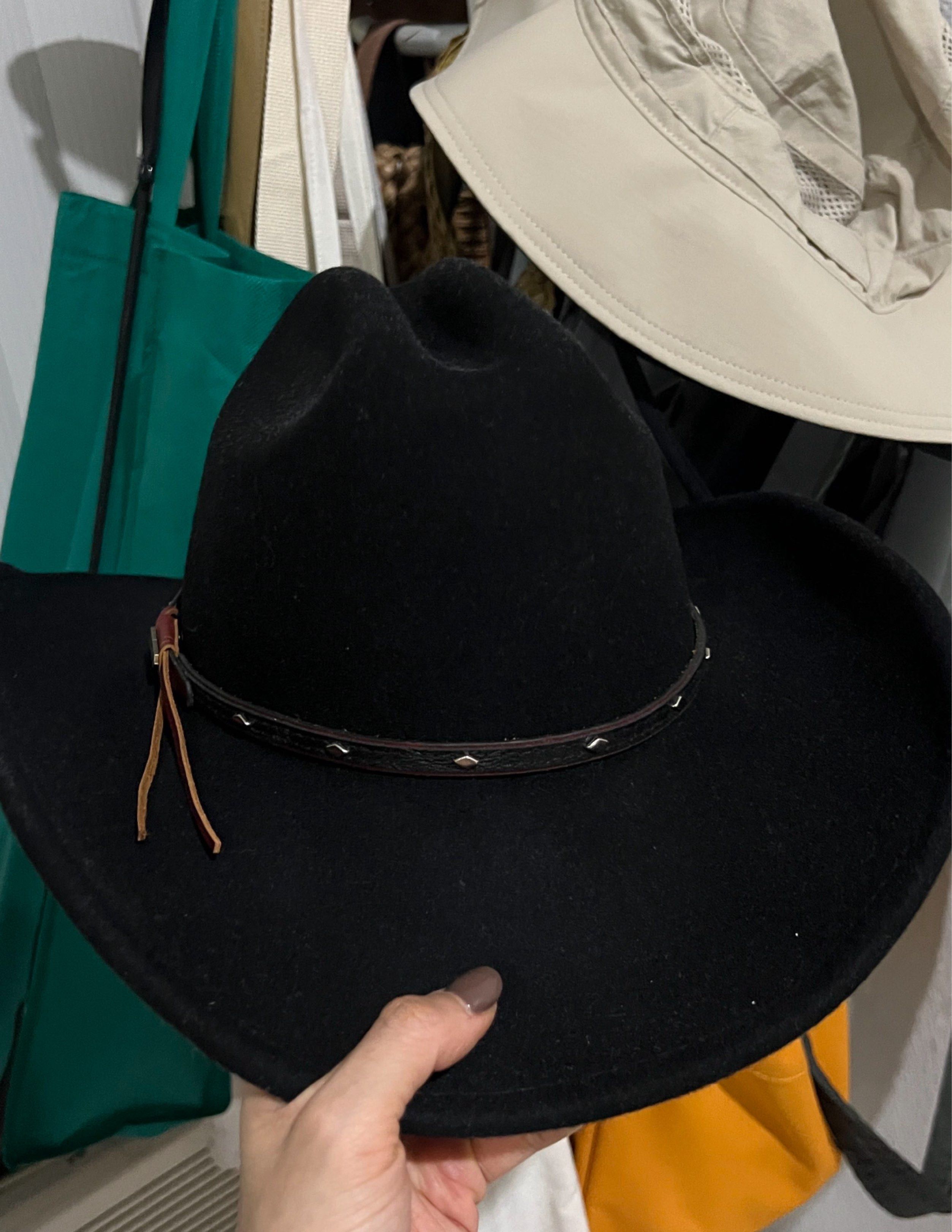 Unisex Cody James Authentic Cowboy Hat Boot Barn (Category: Caps & Hats) located in Bulacan. Submitted by __randomthings (Listing ID 1395557401, Image 3). Description: .