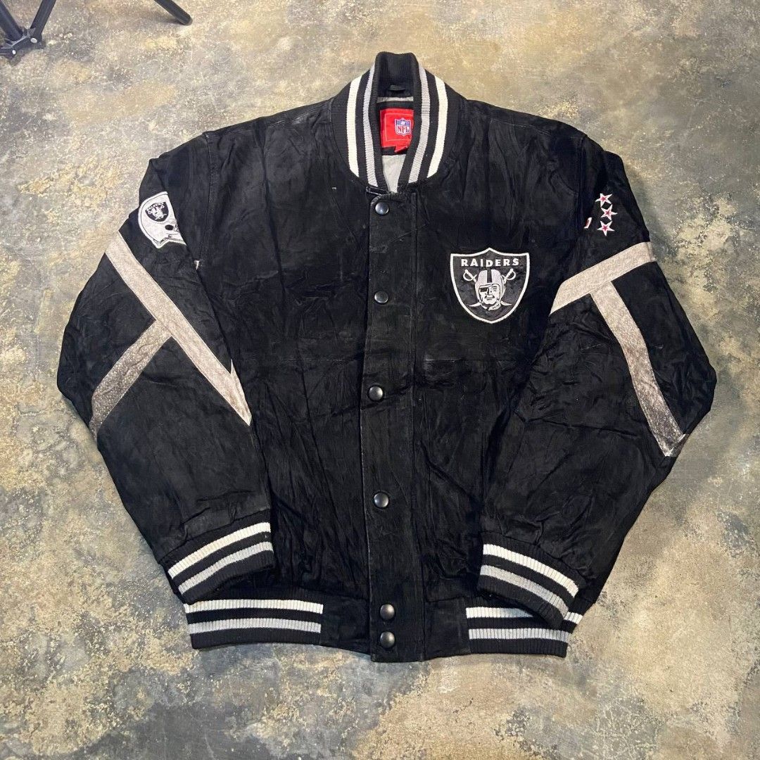 Vinatge Oakland Raiders NFL Jacket (Category: Coats, Jackets and Outerwear) located in Camiling. Submitted by digdrip (Listing ID 1420194969, Image 2). Description: dimes/size: 25W, 29L Color rate: 9./10 Condition: 9/10 issue: slice/distressed, ripped DM FOR MORE DETAILS📩.